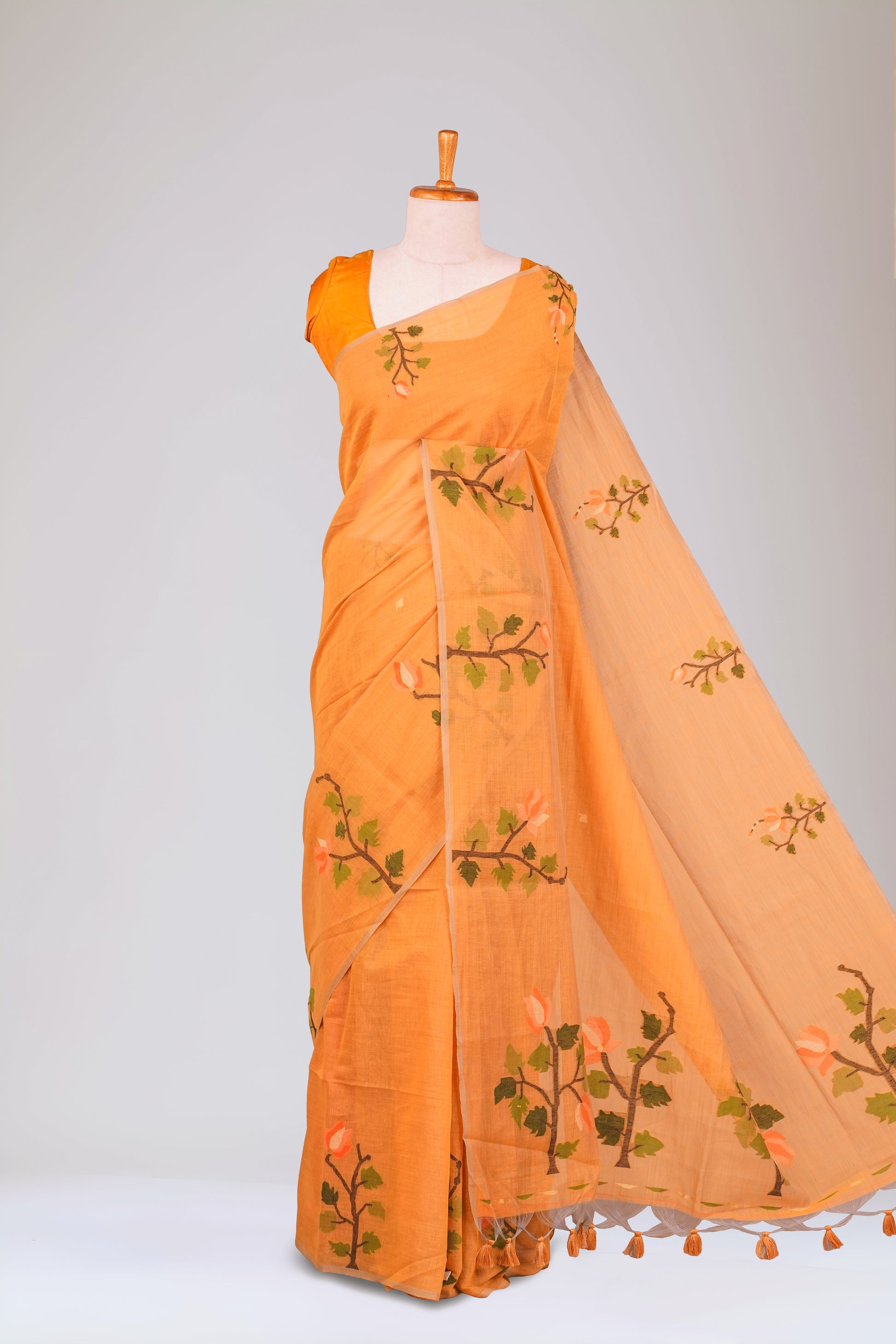  Embroidery work detailing 