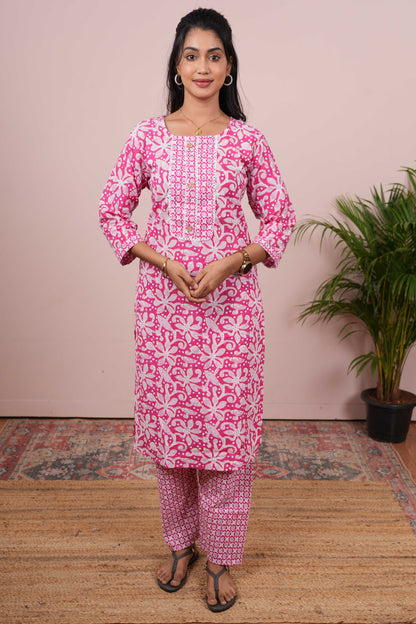 Ethnic printed suit with neckline detail