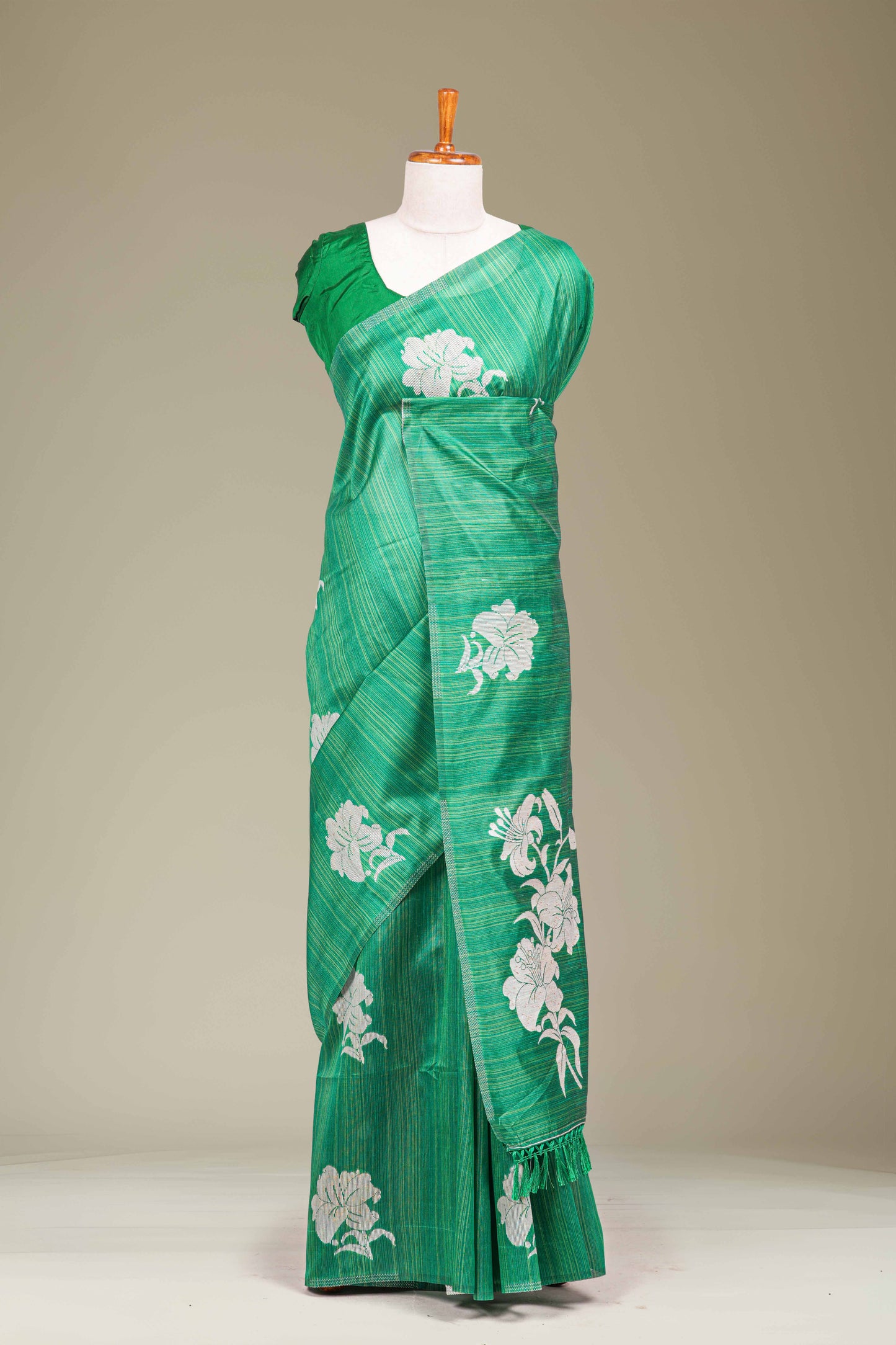 Floral pattern accents green saree