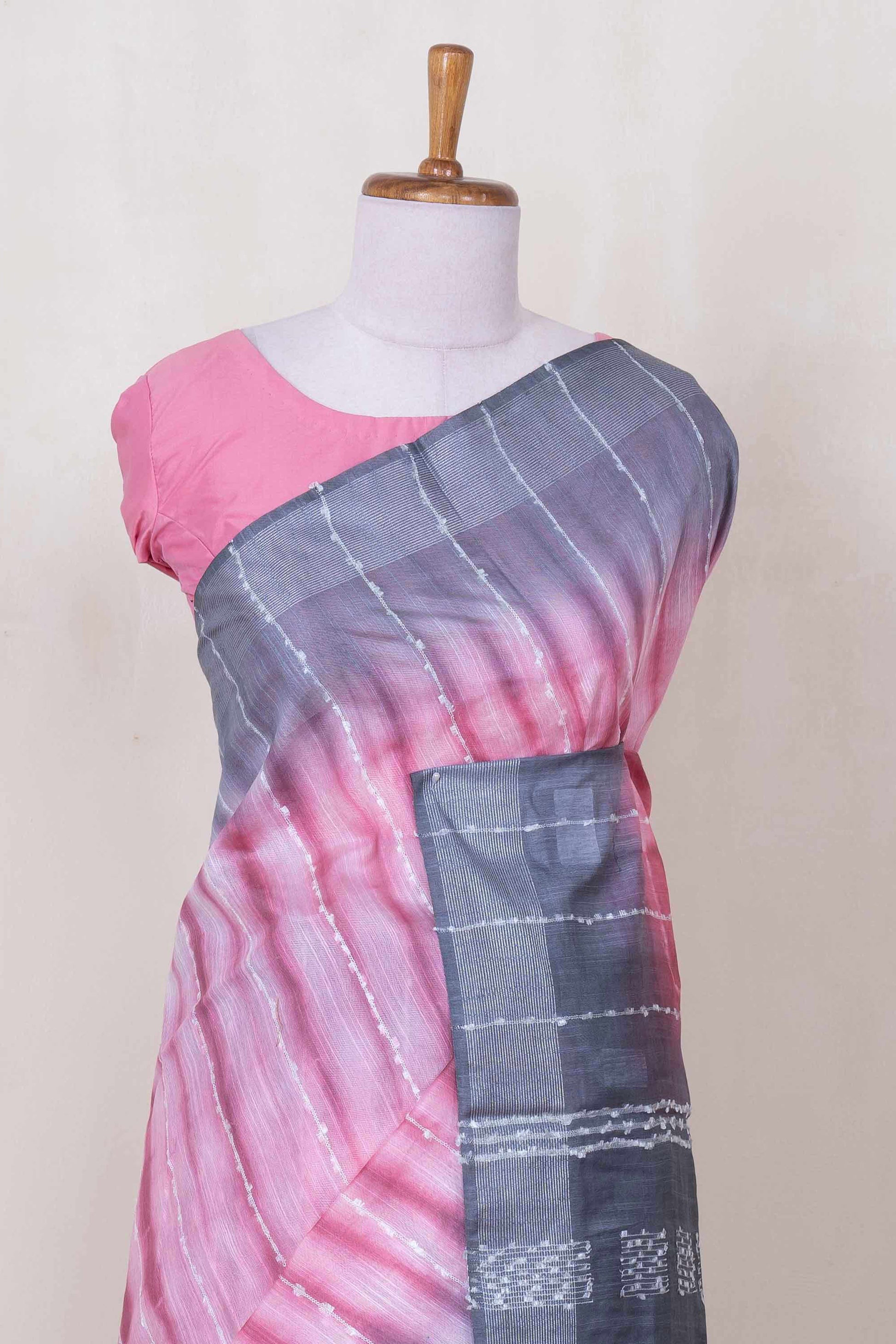 Floral print detailing