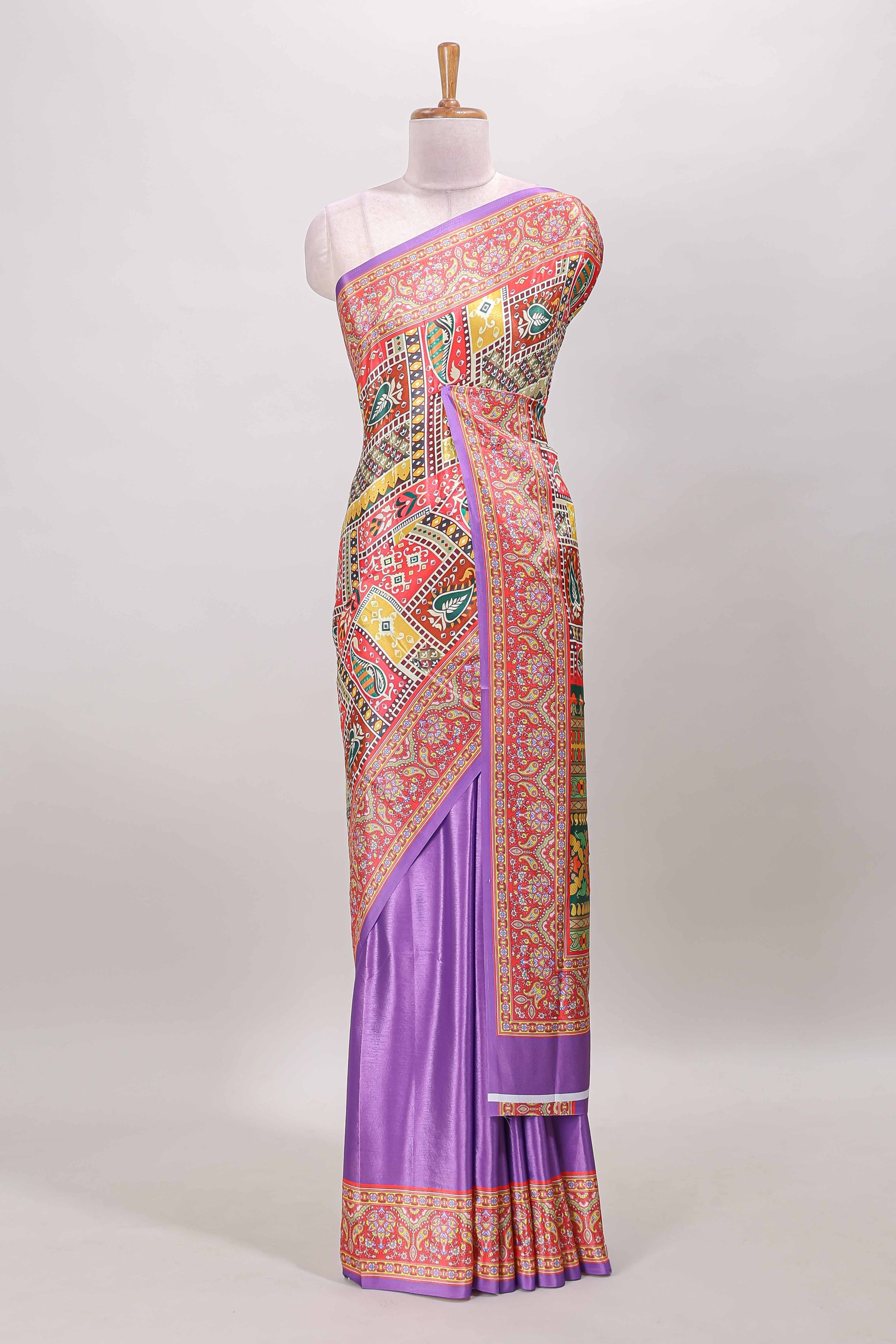 Geometric ikkat pattern detailing