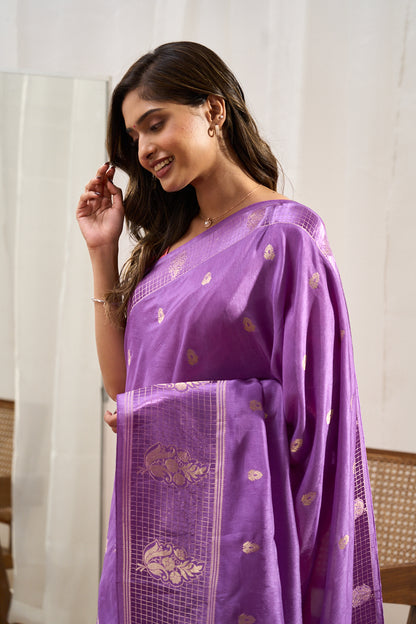 Gold floral motif detailing
