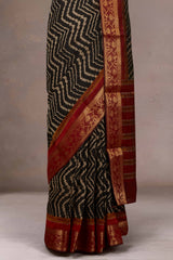 Graceful festive wear