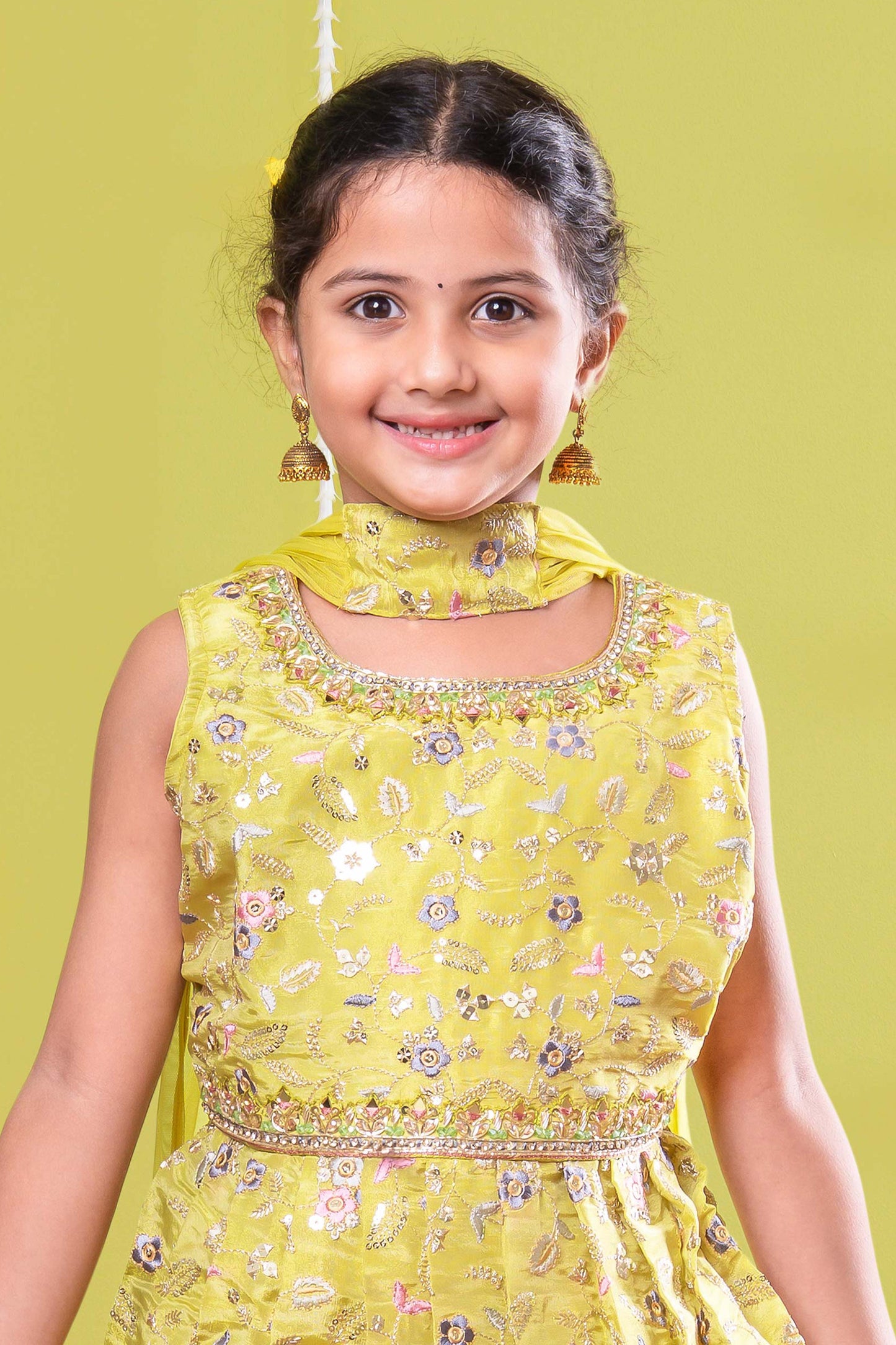 Graceful party outfit for girls