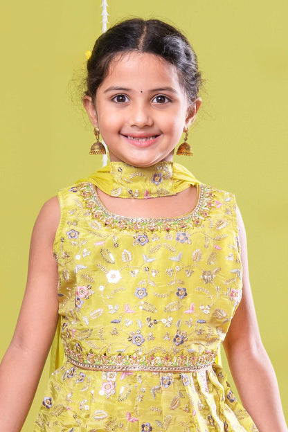 Graceful party outfit for girls