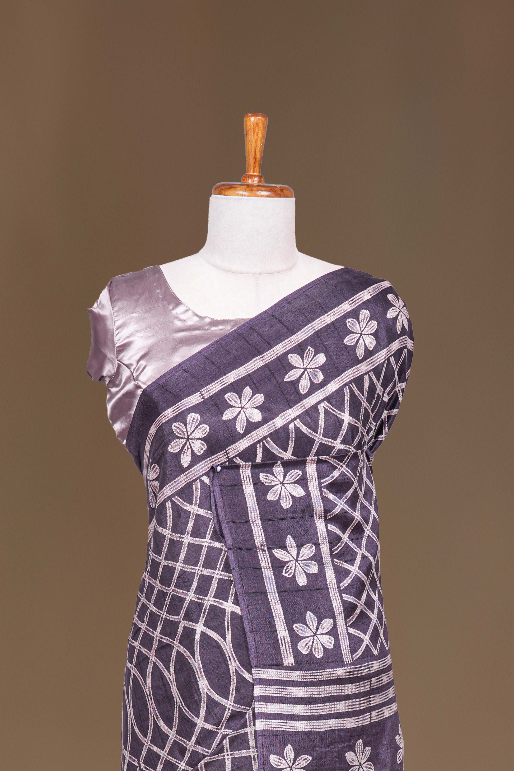 Grape motif linen saree