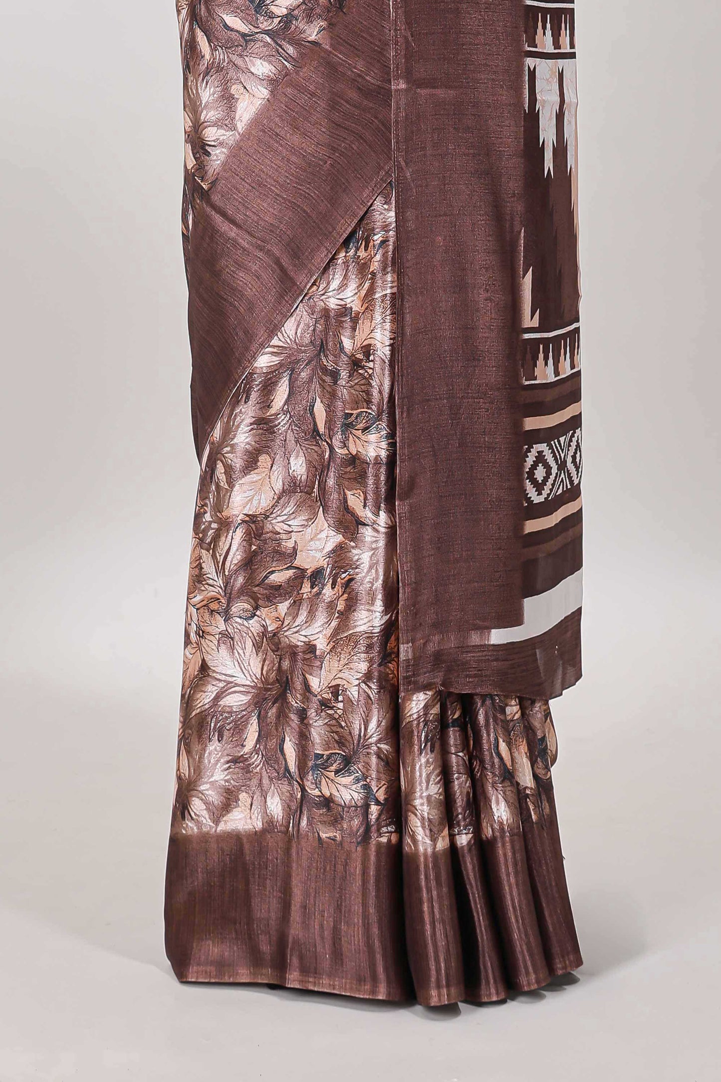 Ikkat pattern pallu feature