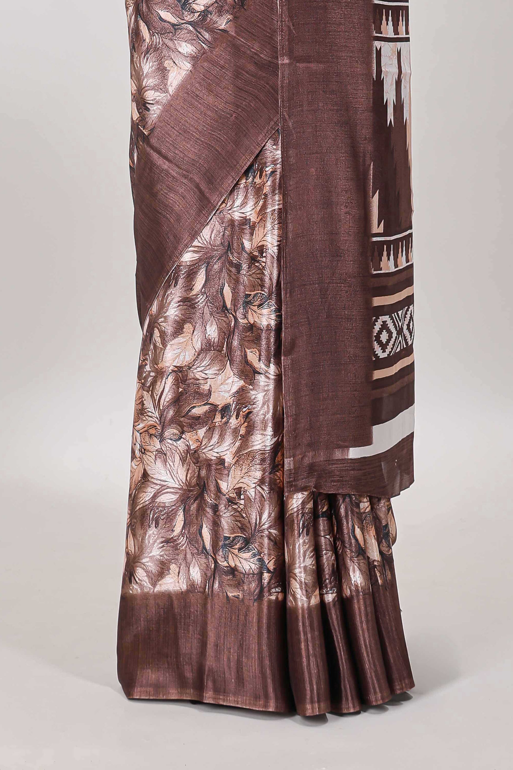 Ikkat pattern pallu feature