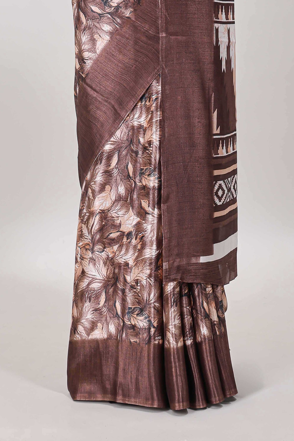 Ikkat pattern pallu feature