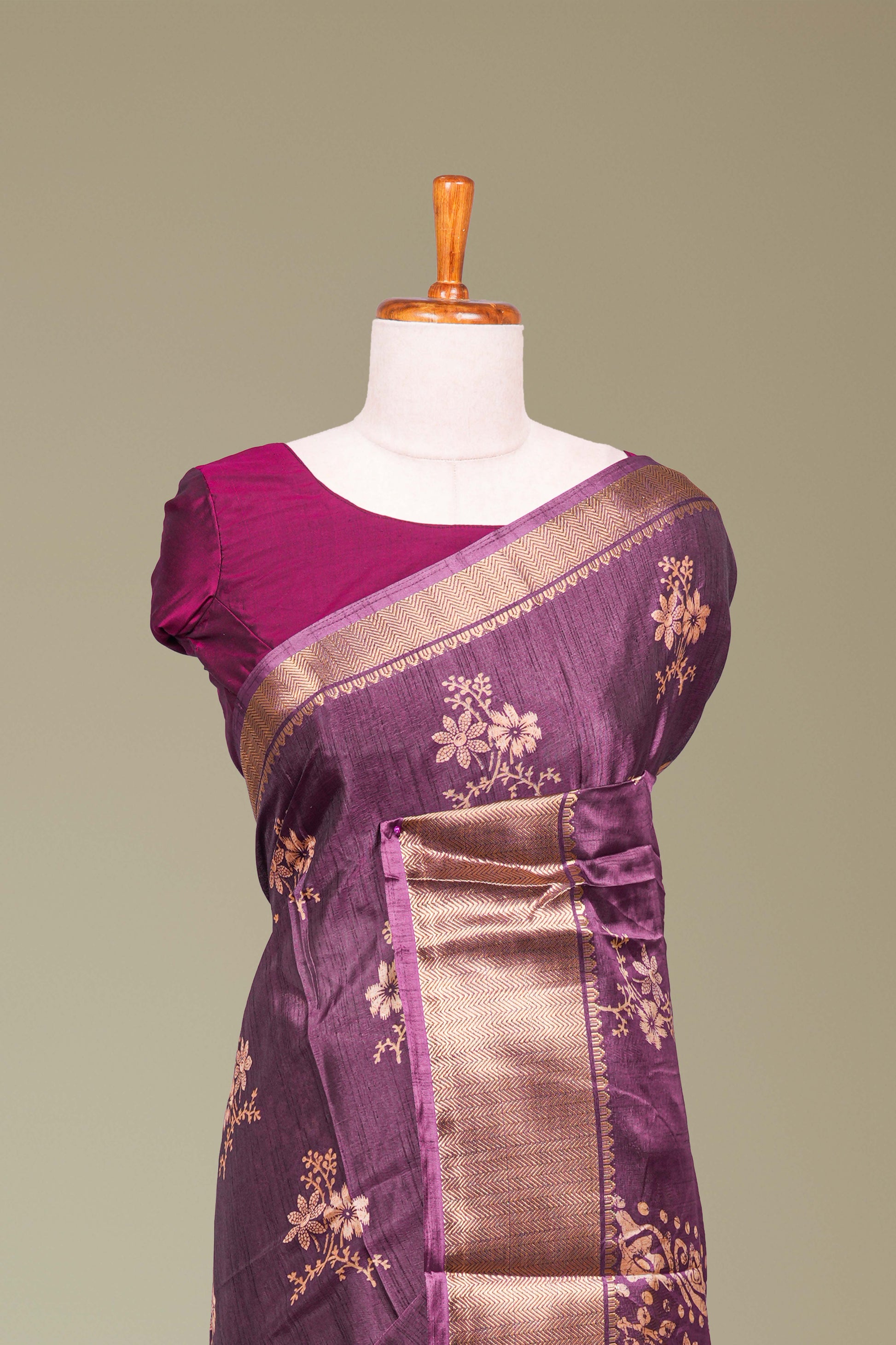 Jacquard border detailing saree