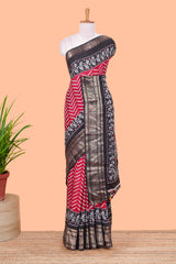 Jacquard pattern detailing