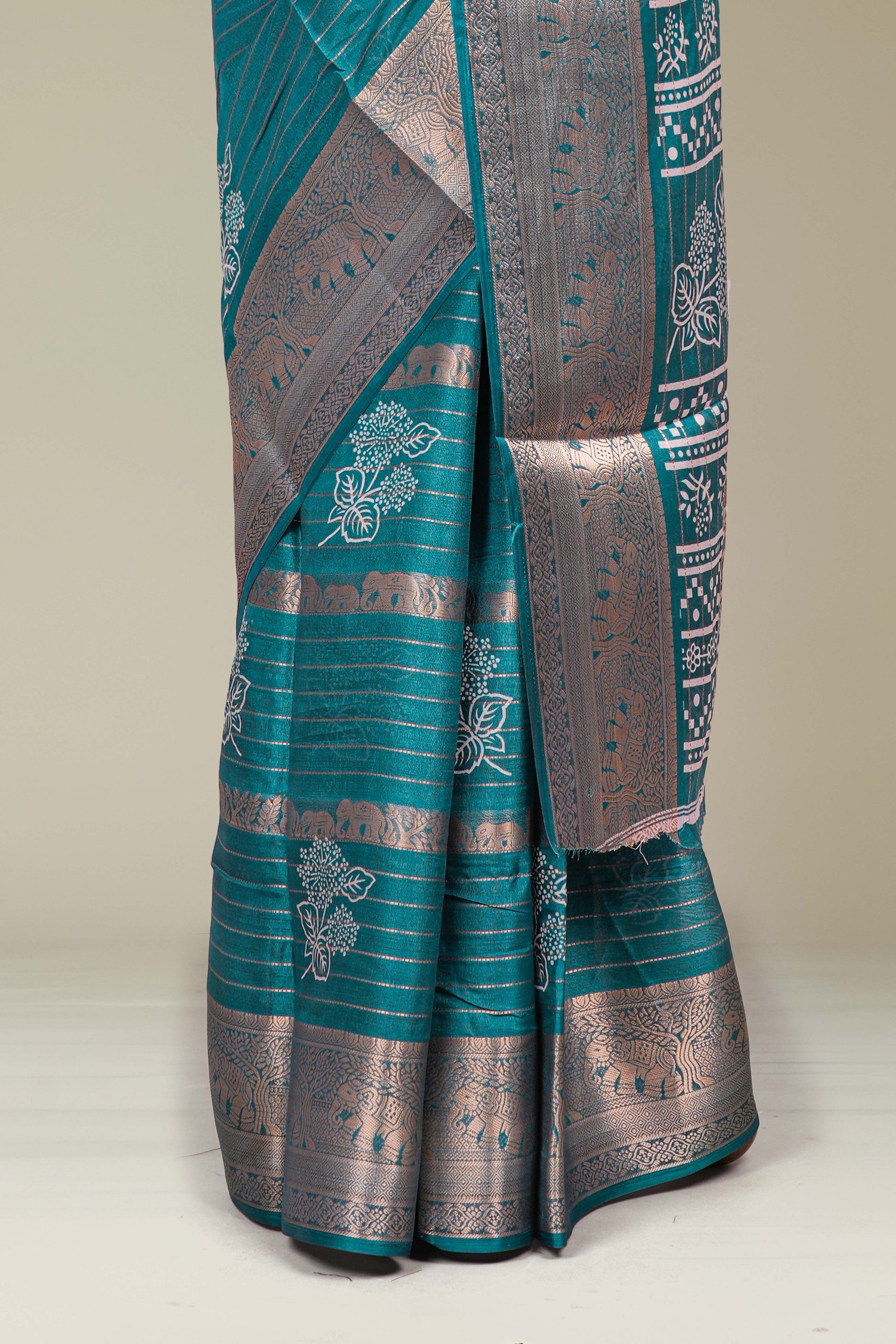 Jacquard woven border