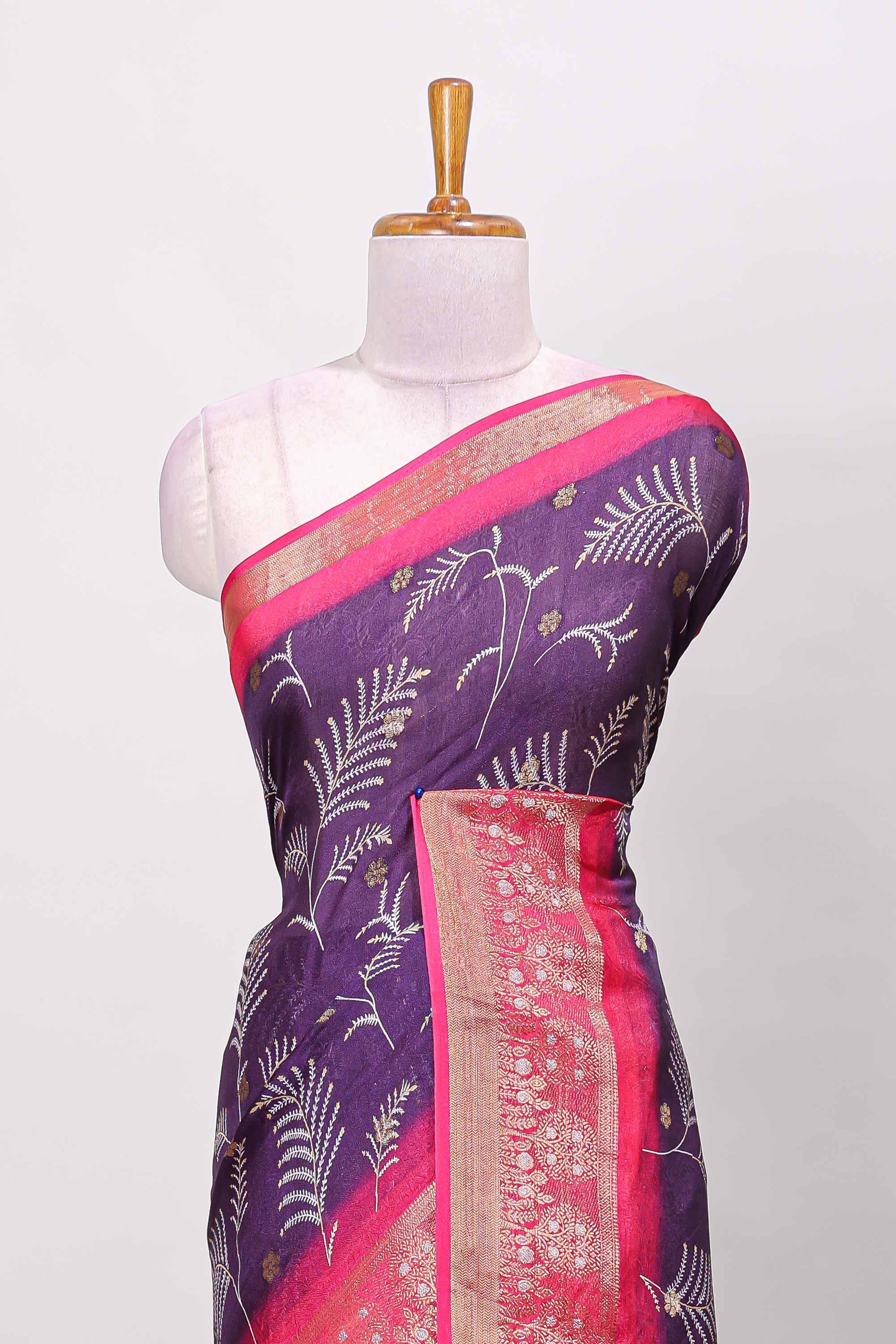 Leaf motif design accents