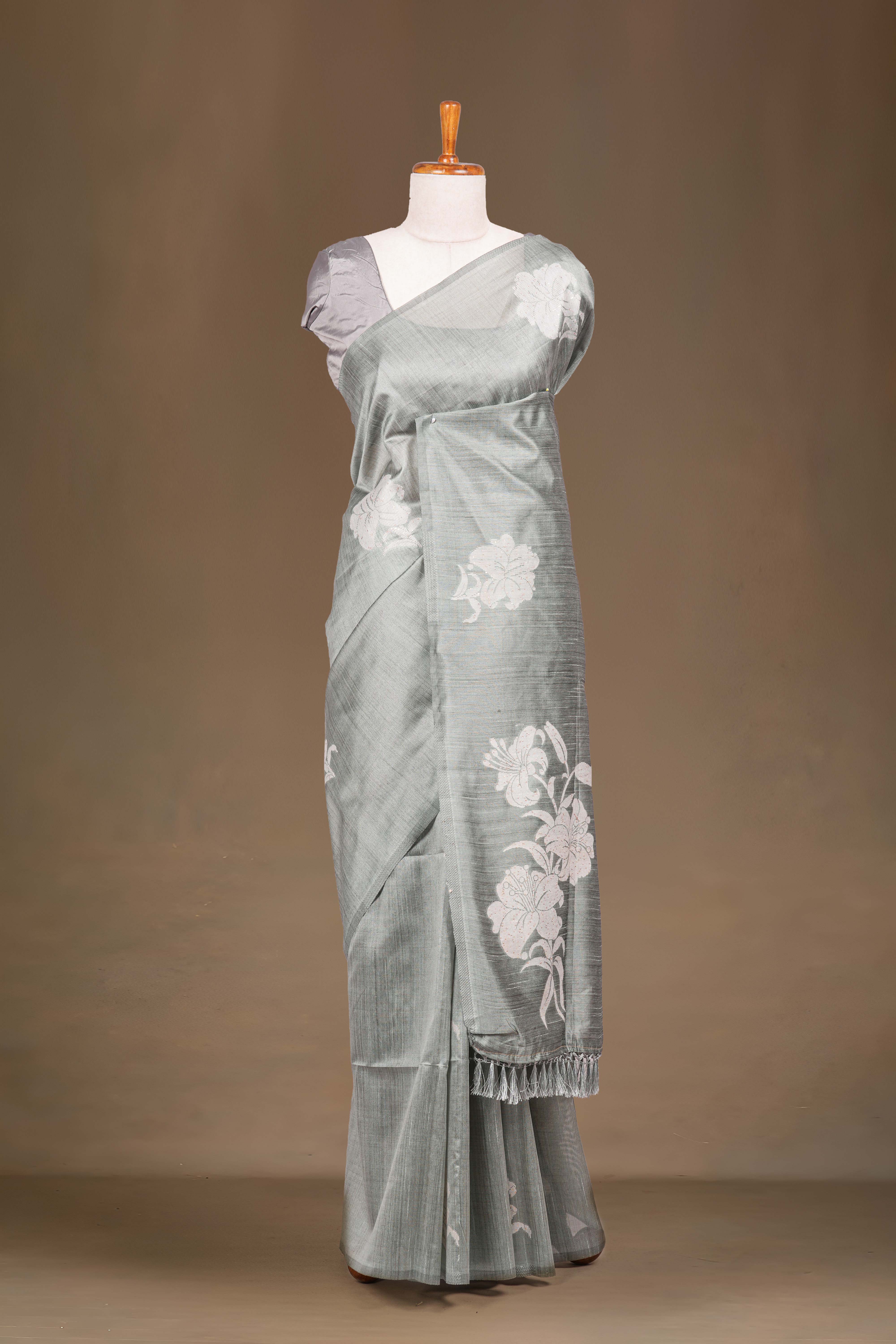Leaf pattern accents gray saree