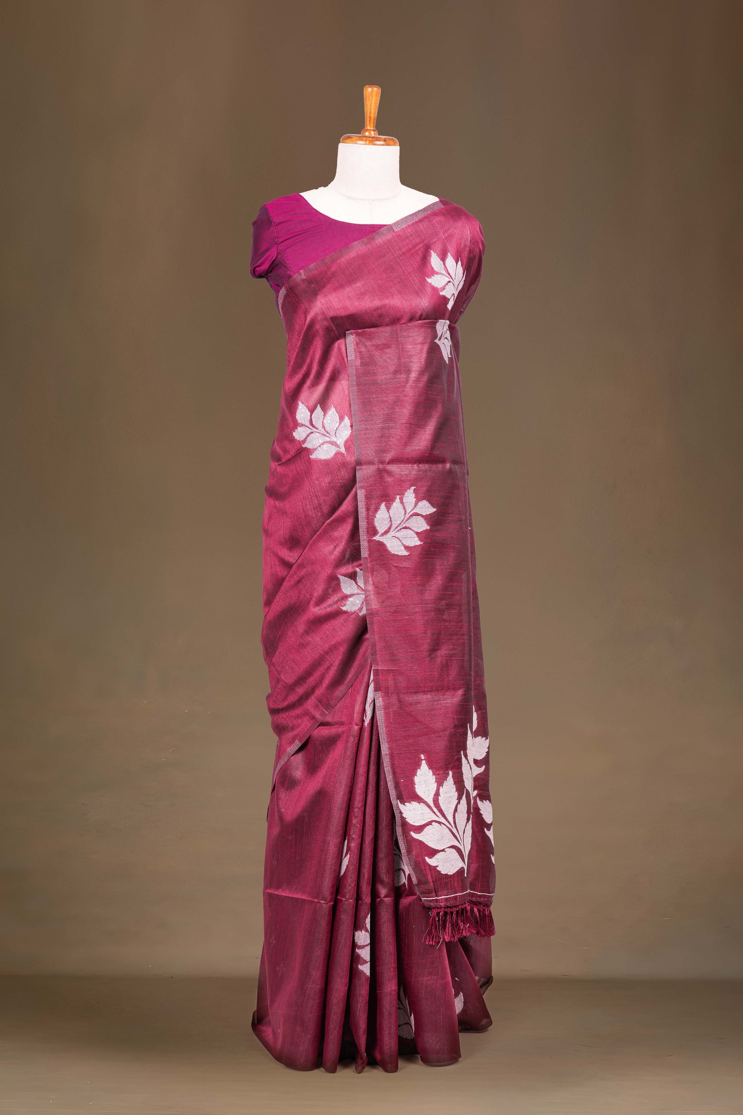 Leaf woven motifs