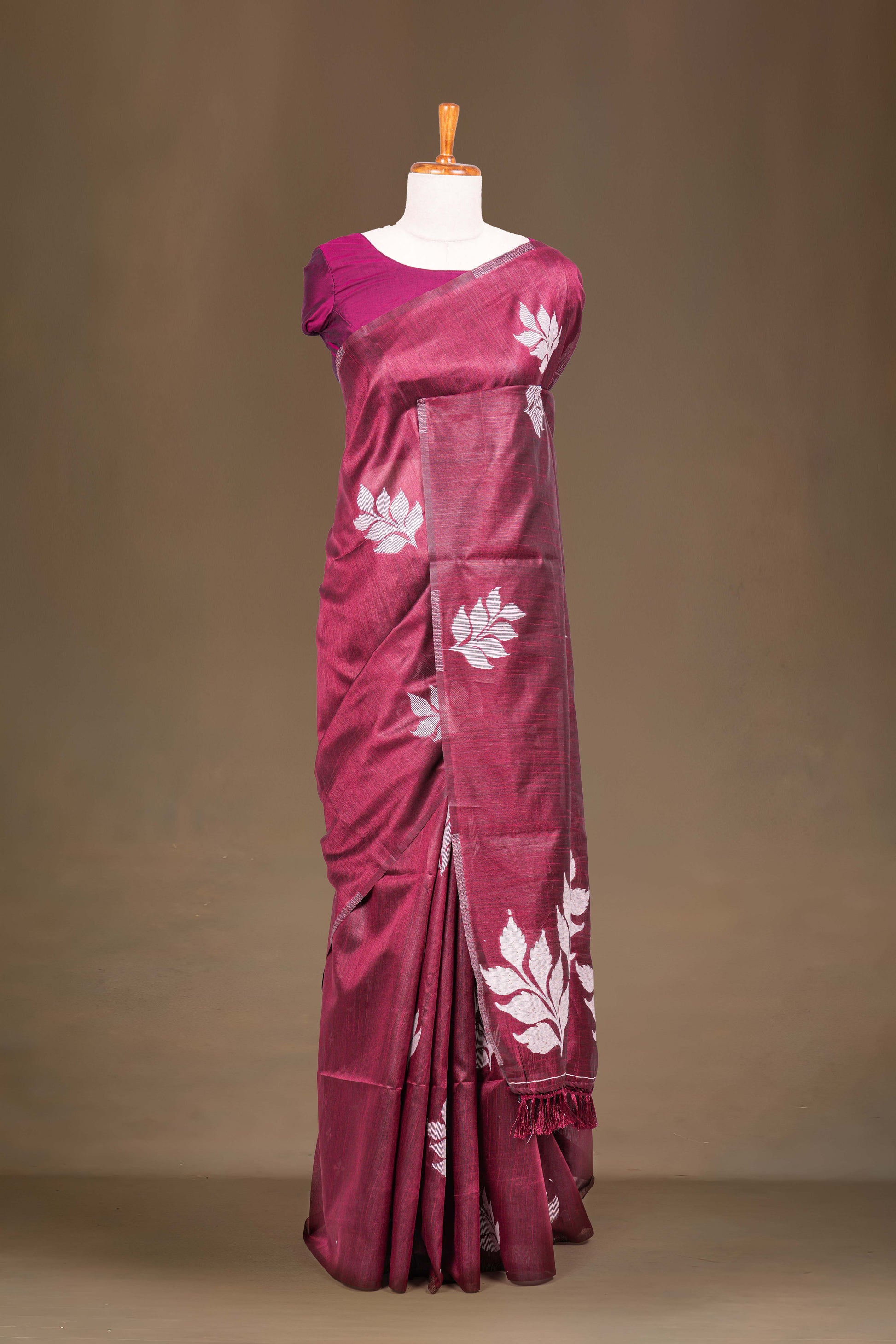 Leaf woven motifs