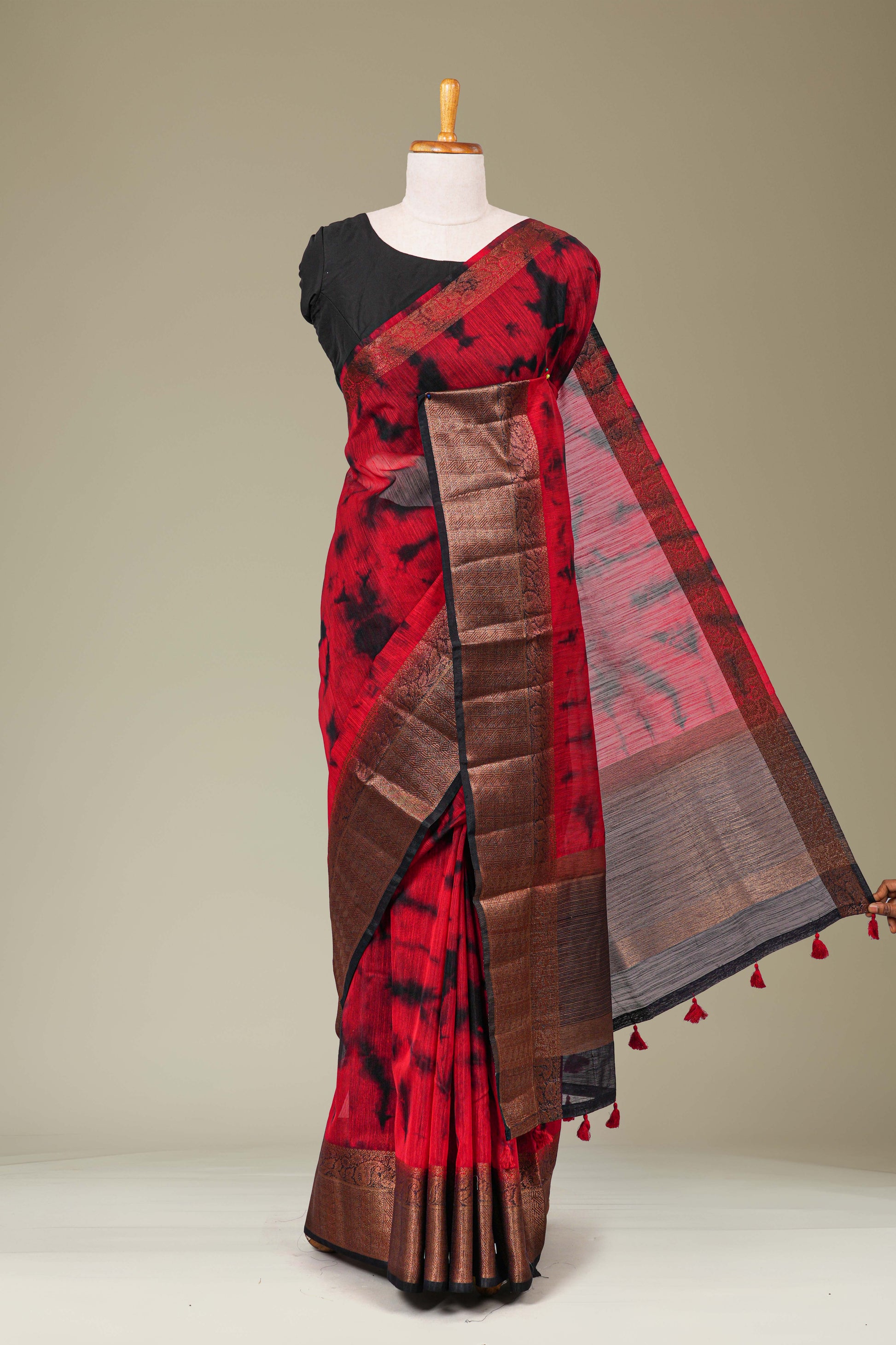 Linen saree with jacquard border