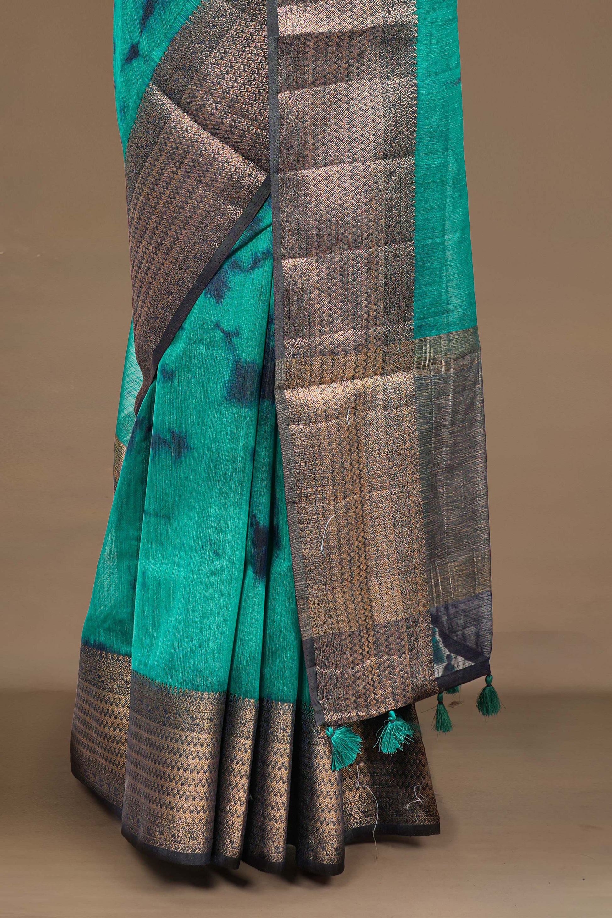 Linen tie-dye saree with contrast blouse