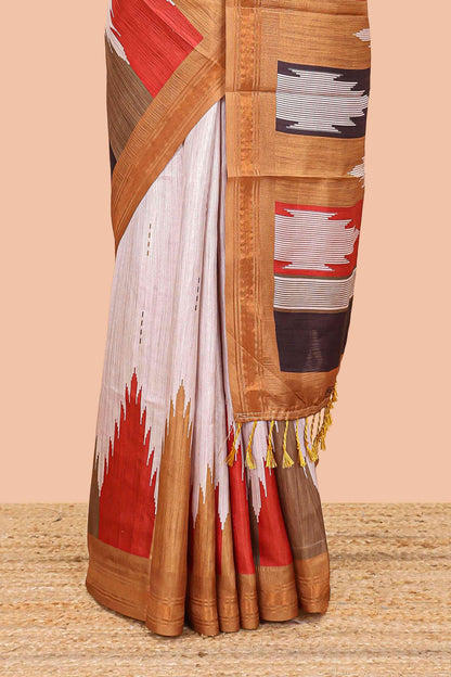 Matching pallu finish