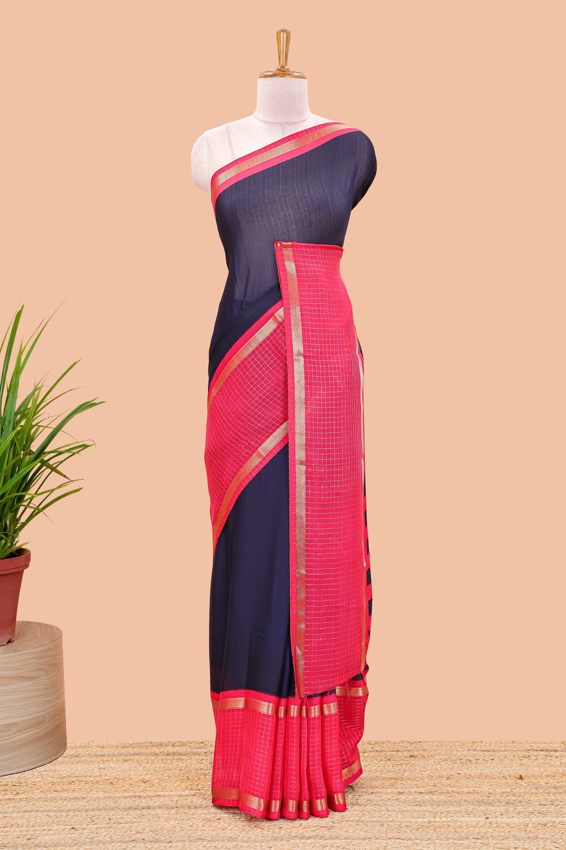 Metallic contrast check motifs
