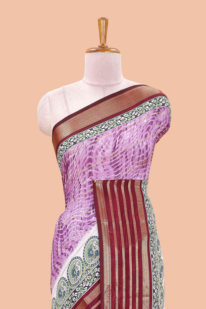 Metallic zari stripe detailing