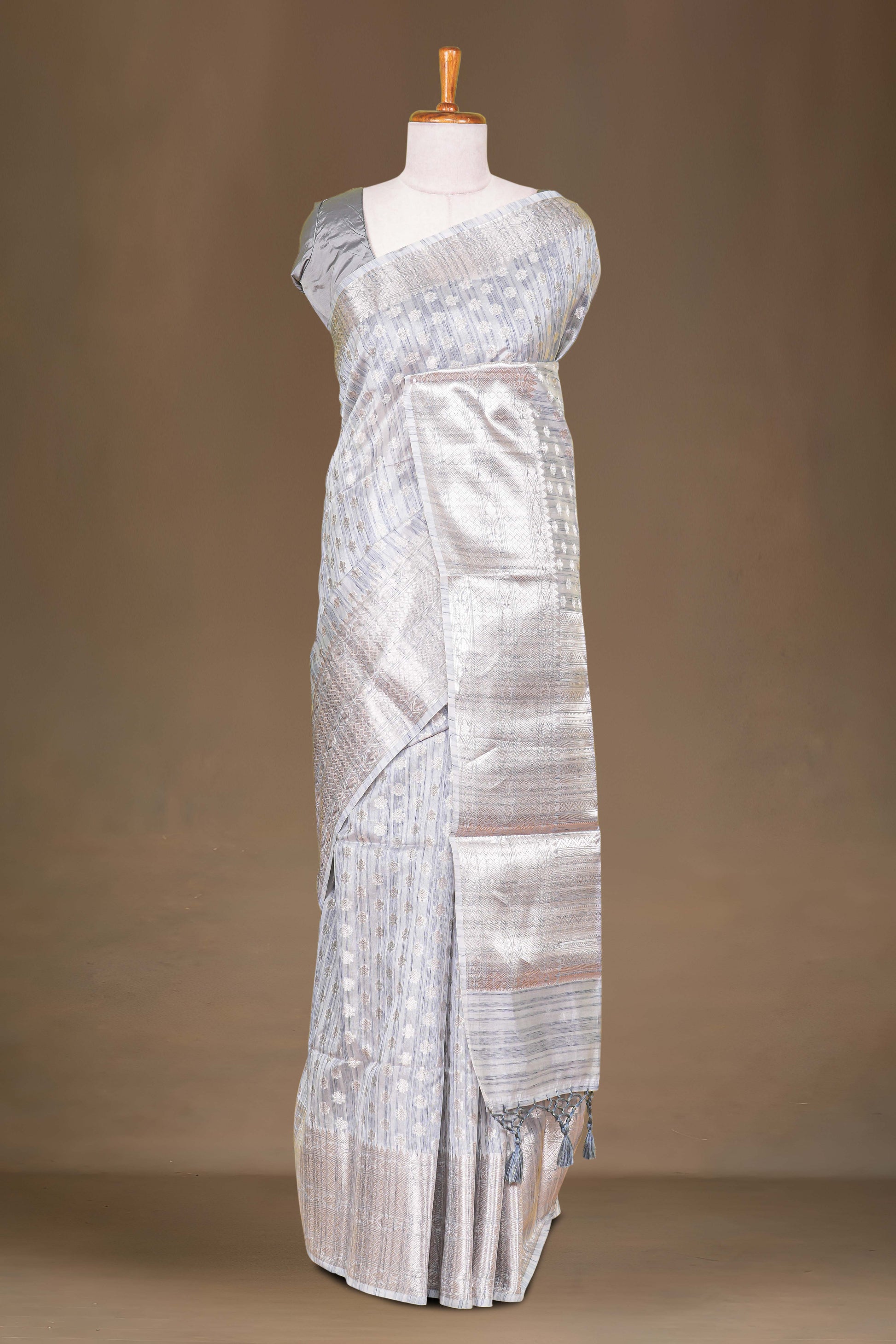 Munga silk saree with zari weaving