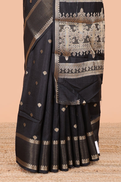 Ornate zari pallu