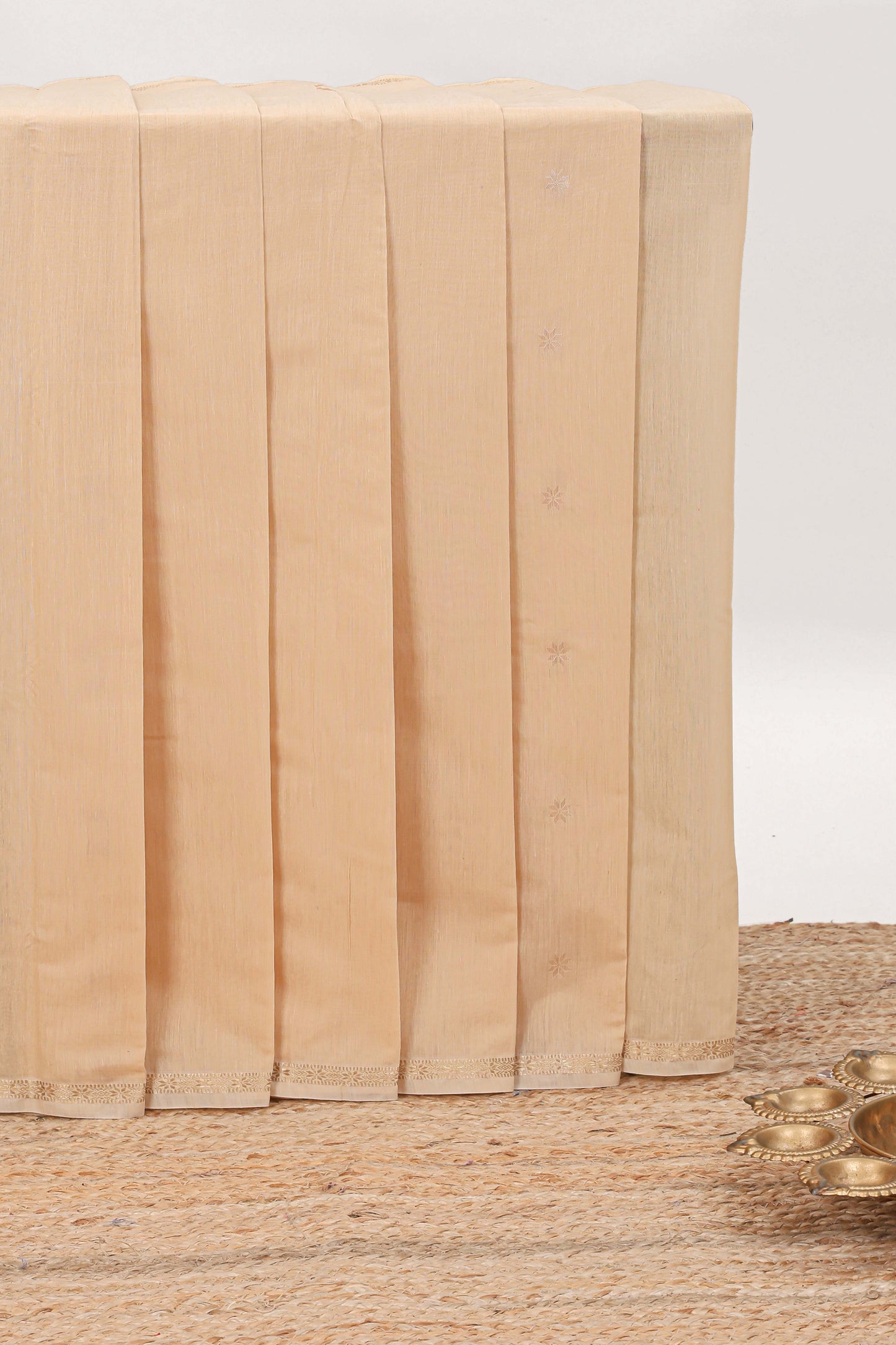 Borderless sandal floral motifs maheshwari cotton saree with contrast pallu and blouse