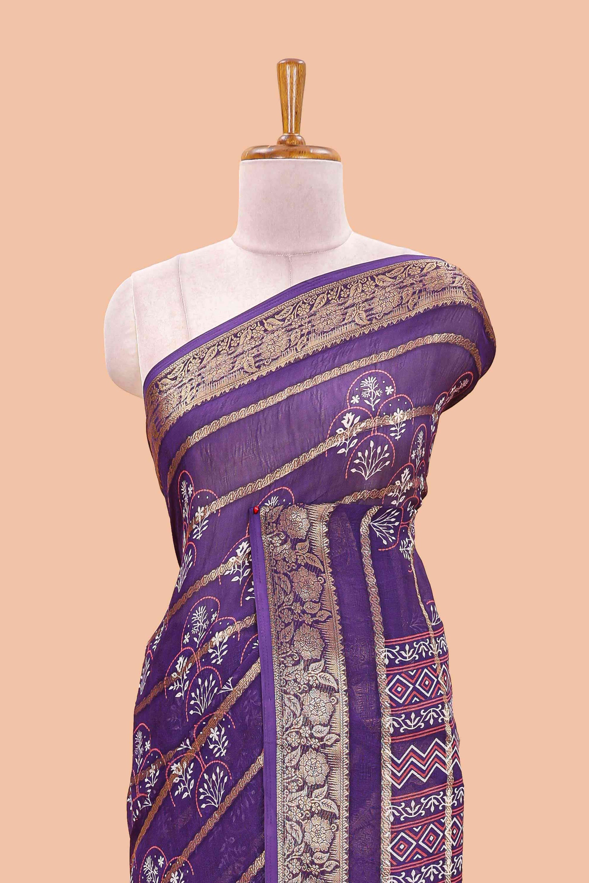 Pallu detailing accents
