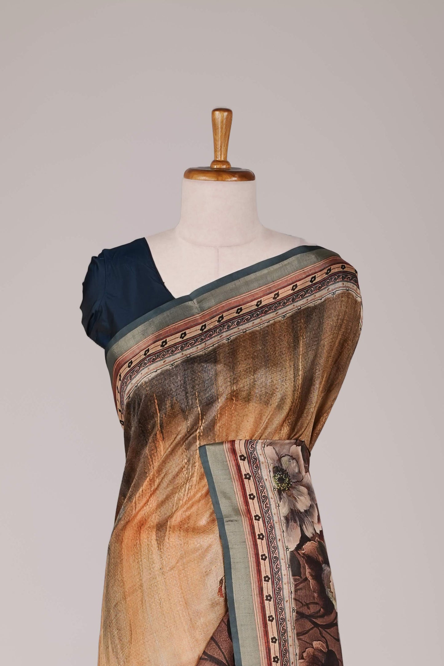 Pallu highlight contrast saree
