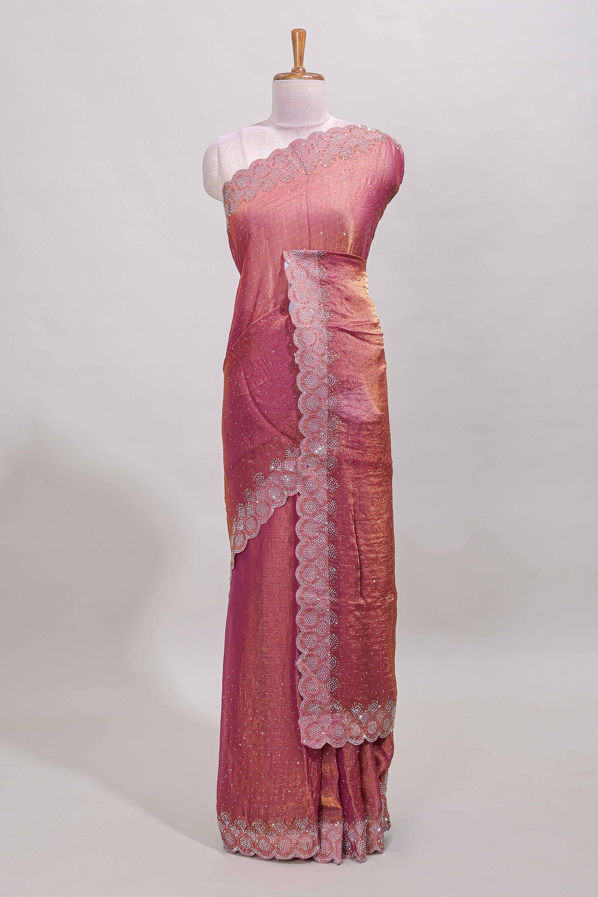 Peach scallop border saree