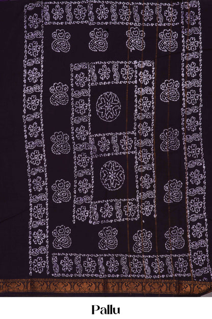 Purple Bandhani design detailing 