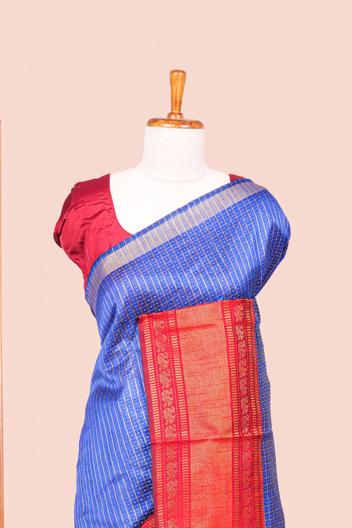 Red contrast border 