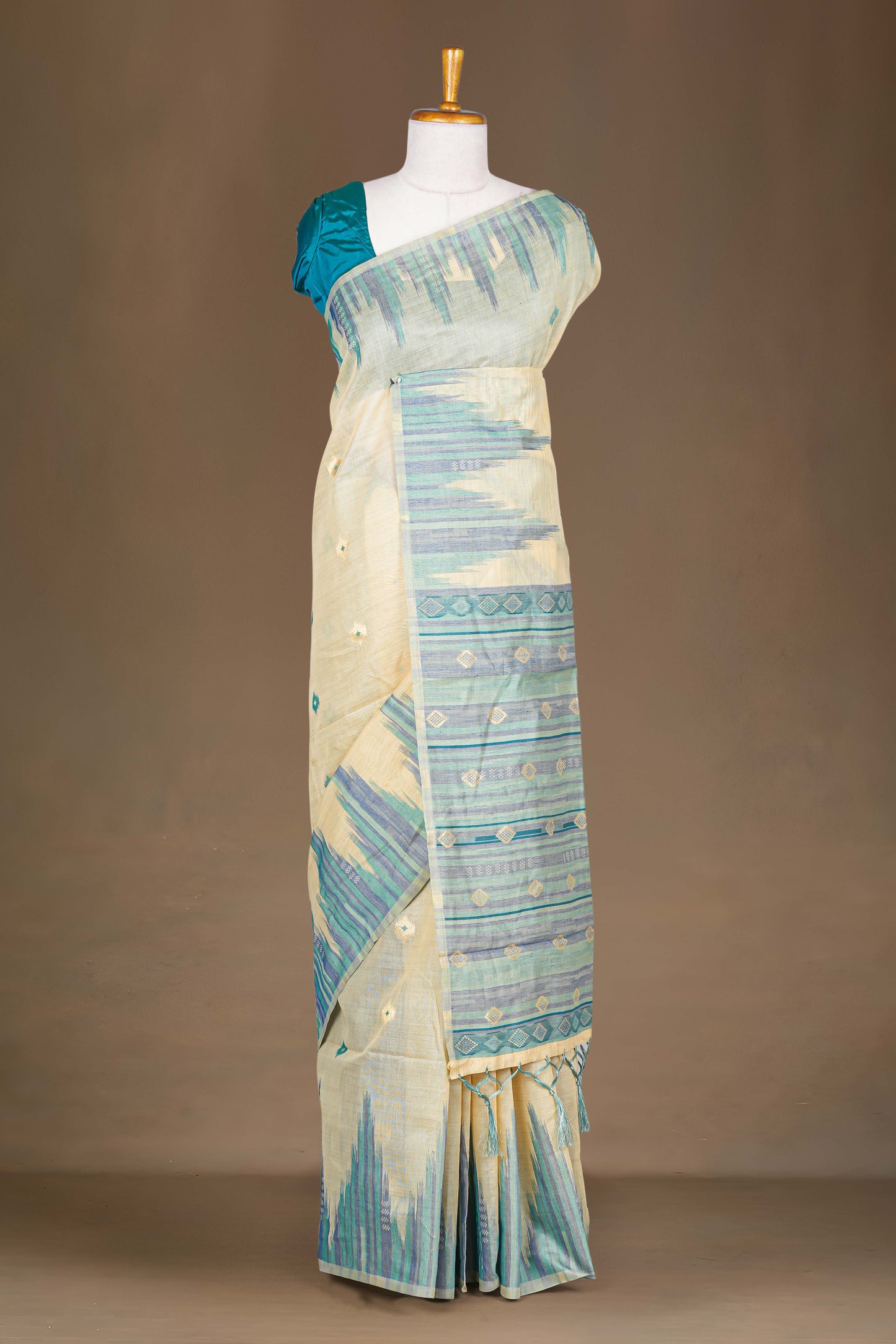 Sandal butta weave saree