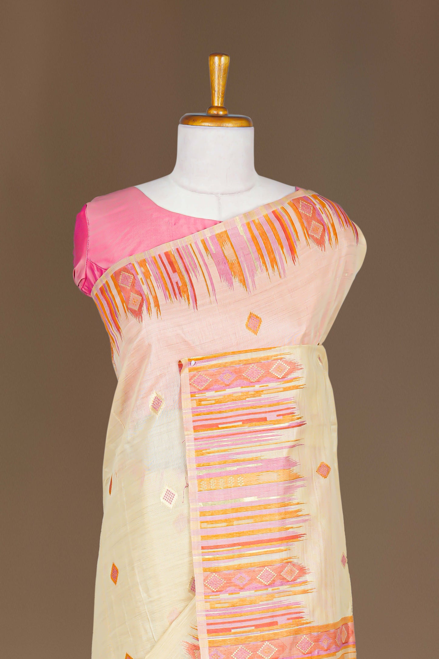 Sandal elegant butta saree