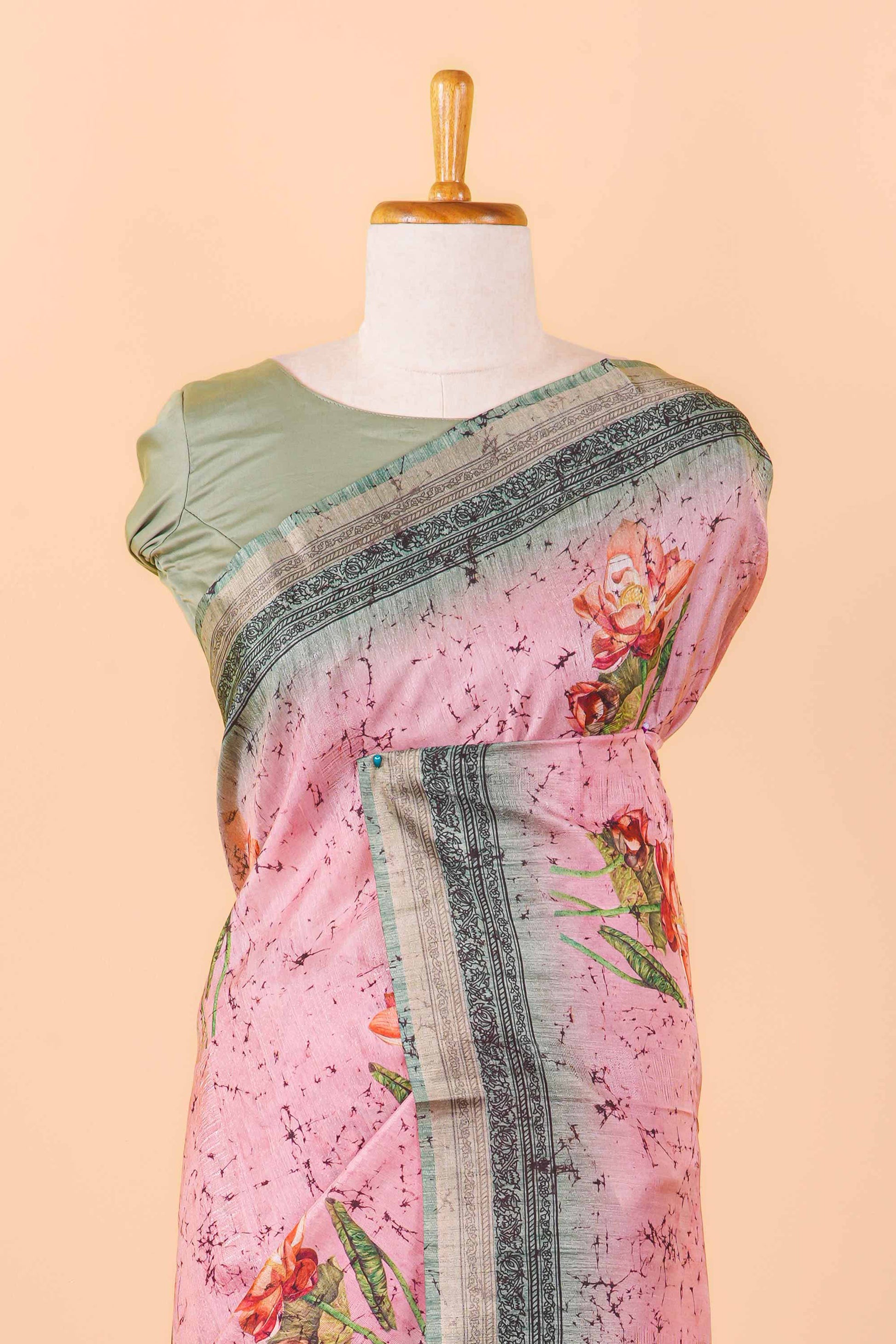 Saree with floral patterns 
