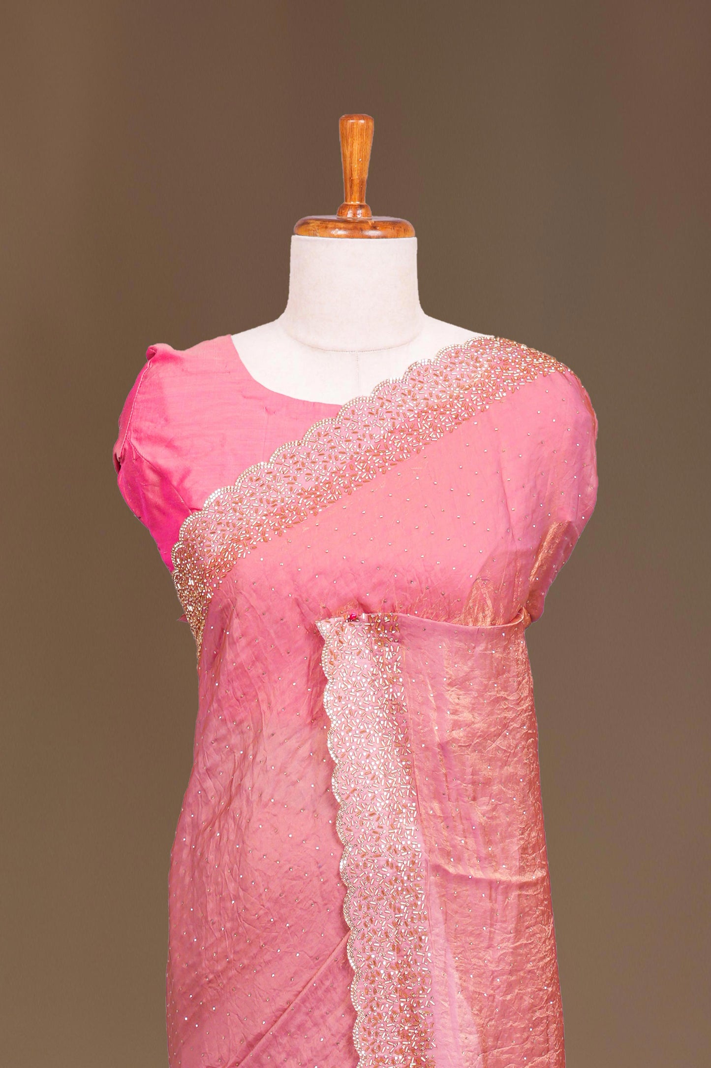 Scalloped border detailing