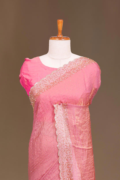 Scalloped border detailing