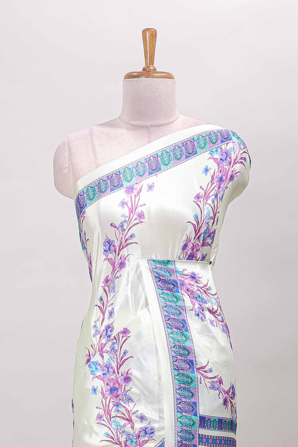 Self border floral detailing