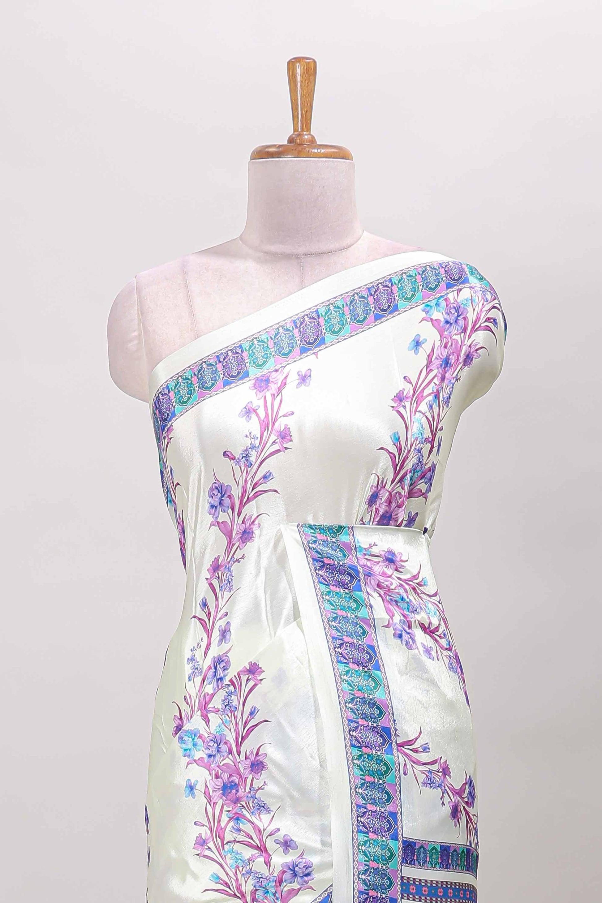 Self border floral detailing