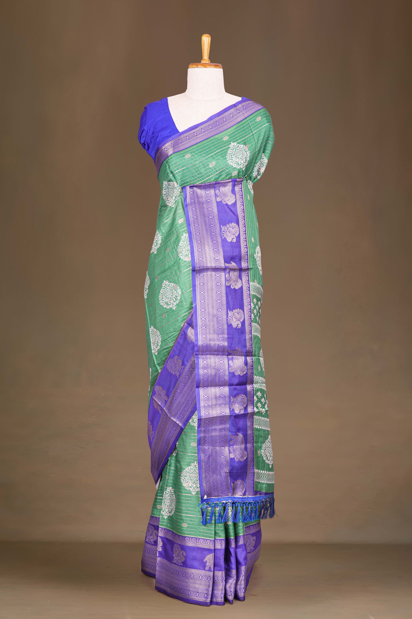  Silver white motifs 