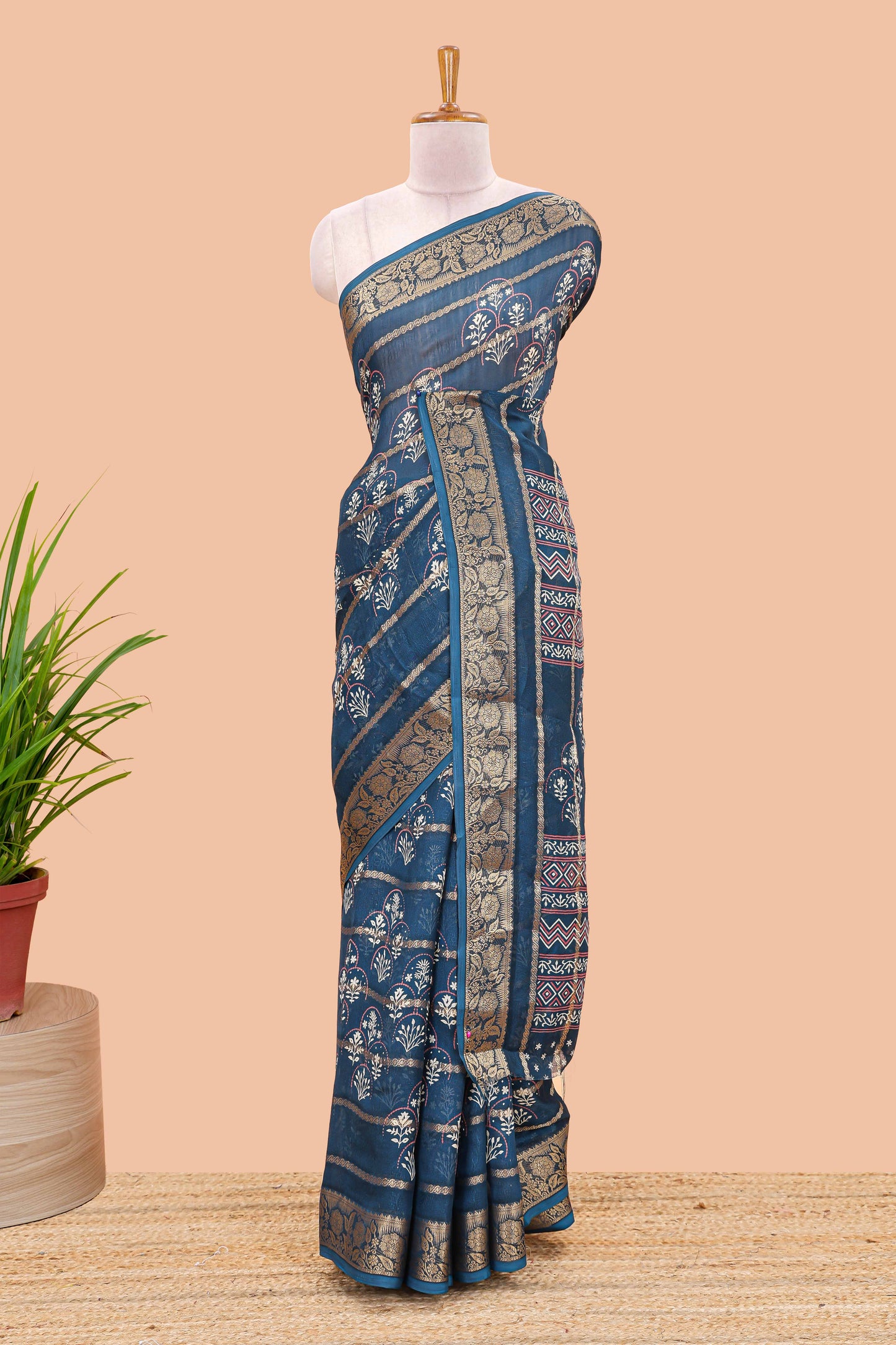  Striped floral motifs 