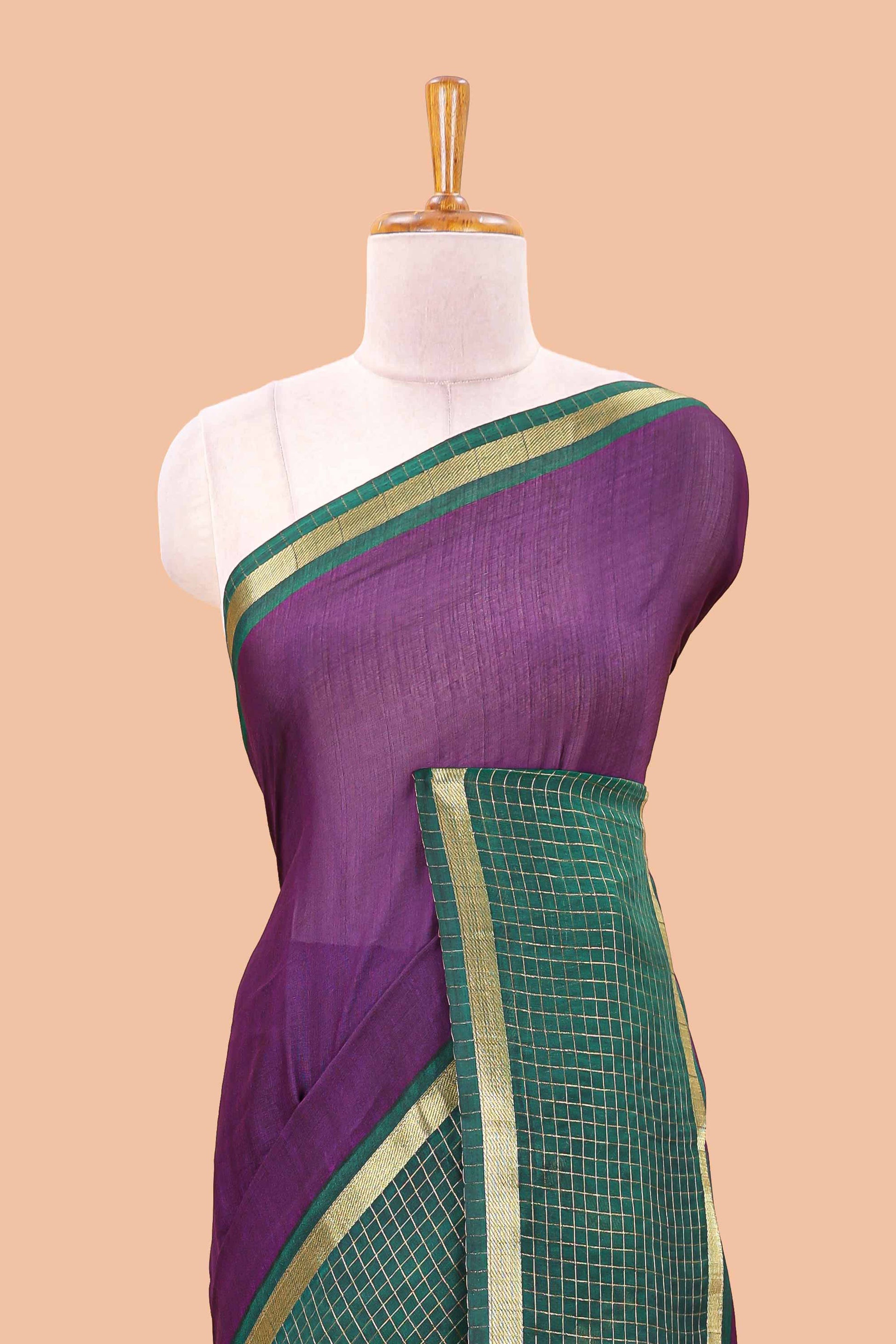 Striped pallu accents