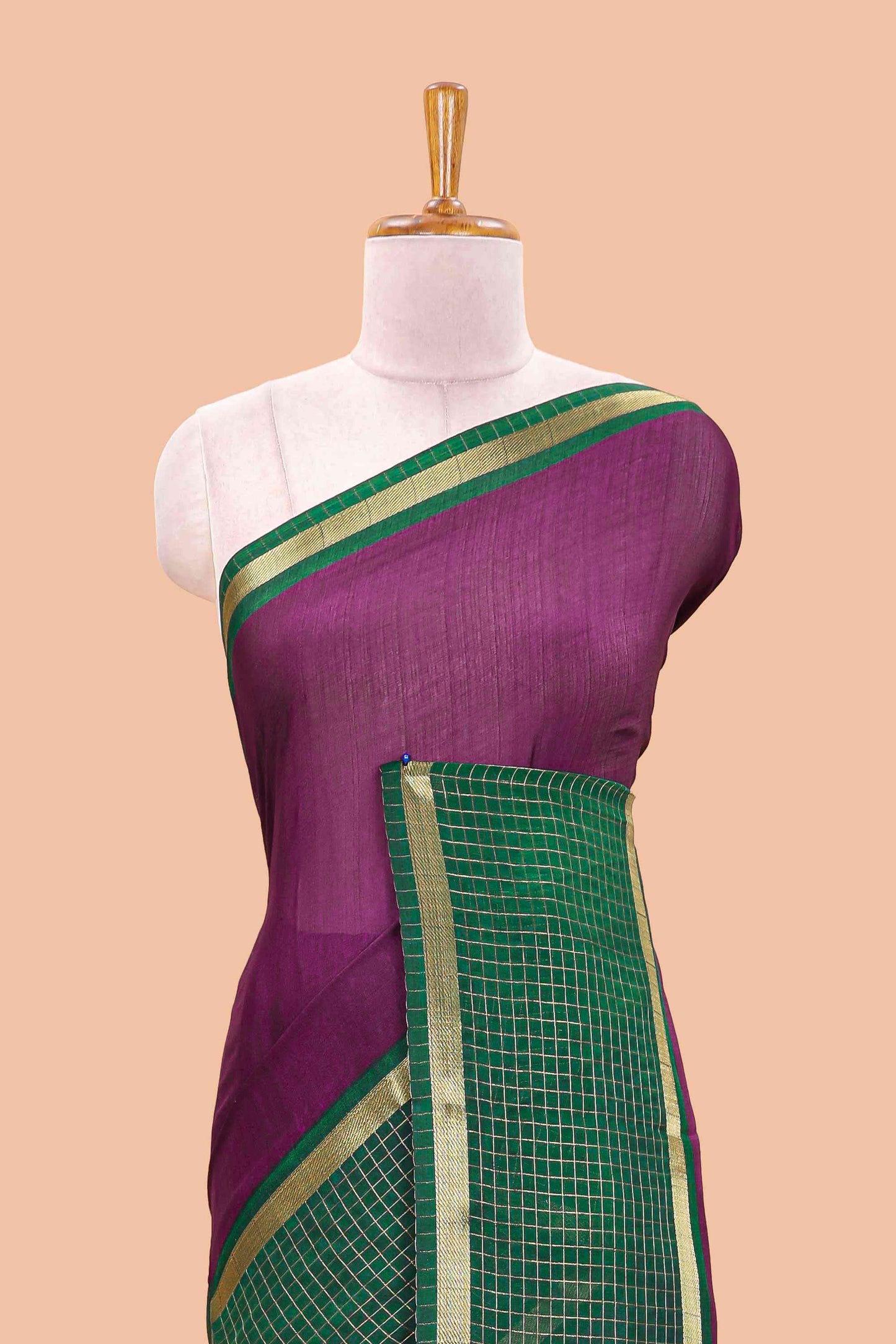  Striped pallu detailing 