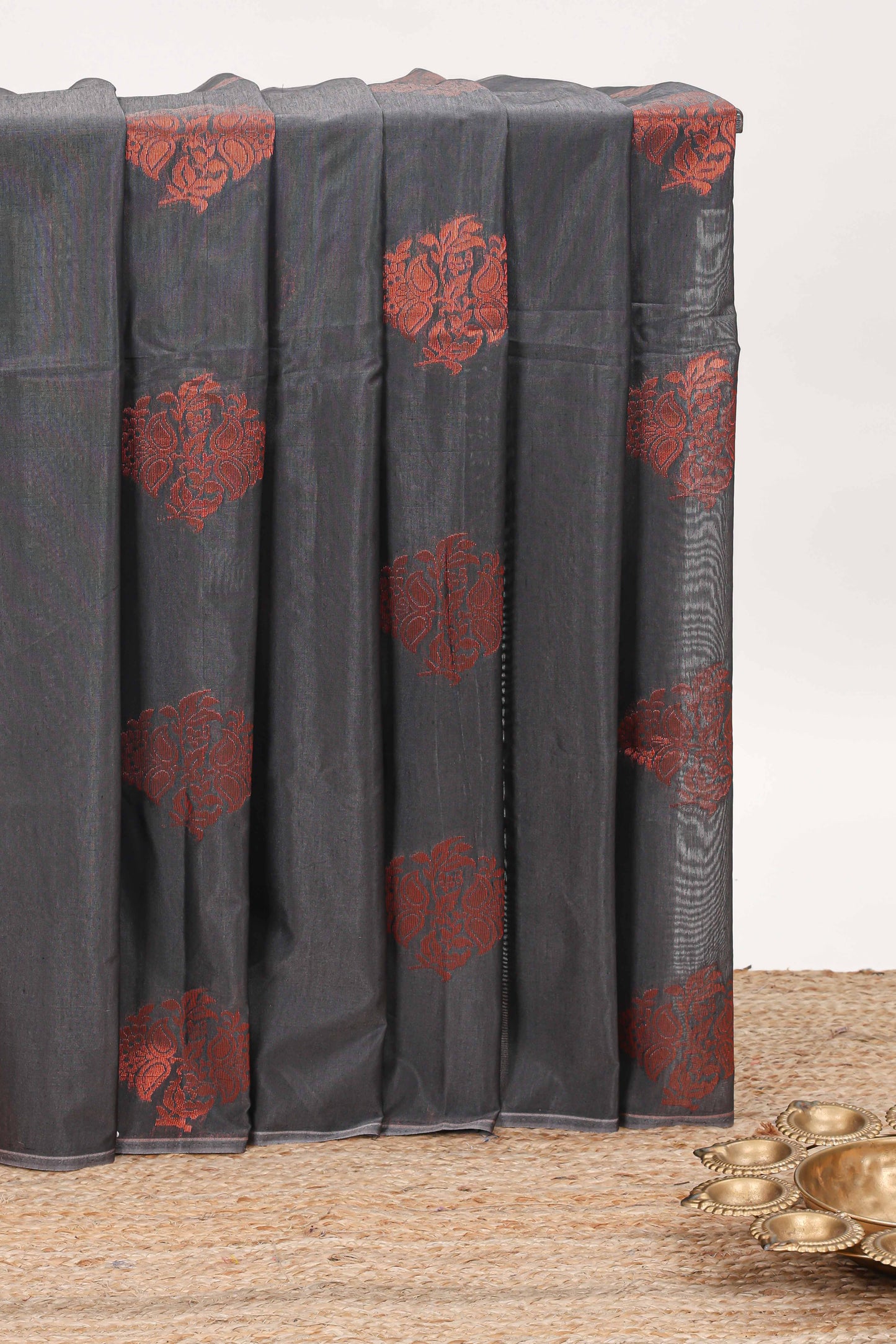 Borderless grey floral motifs semisilk cotton saree with contrast zari pallu and blouse