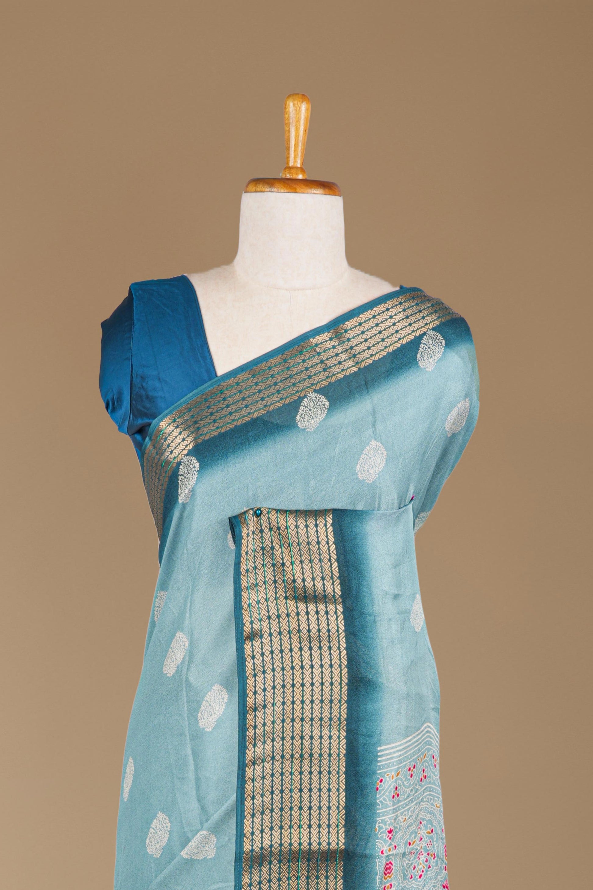 Textured jacquard border