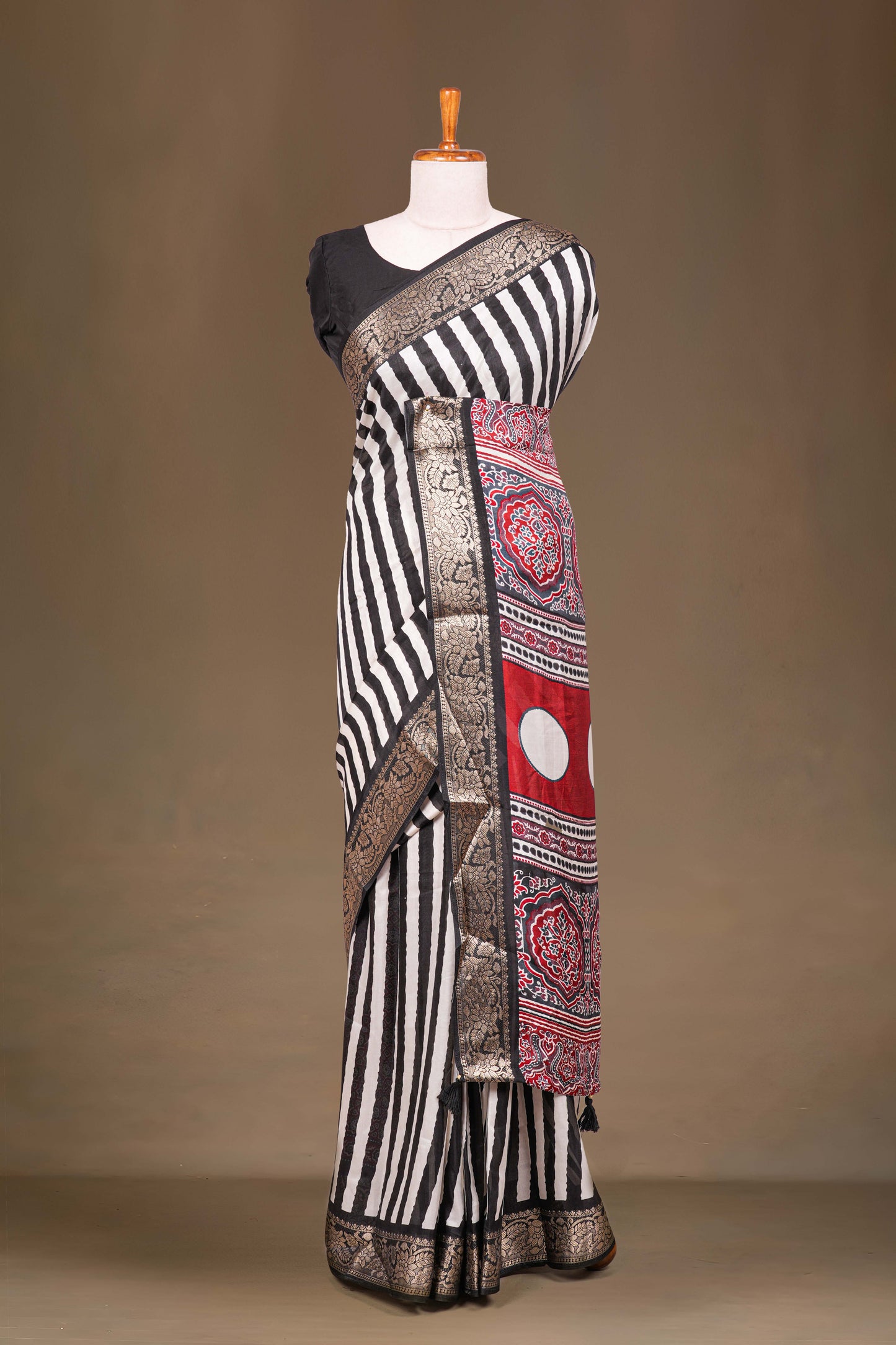 Vertical stripe detailing