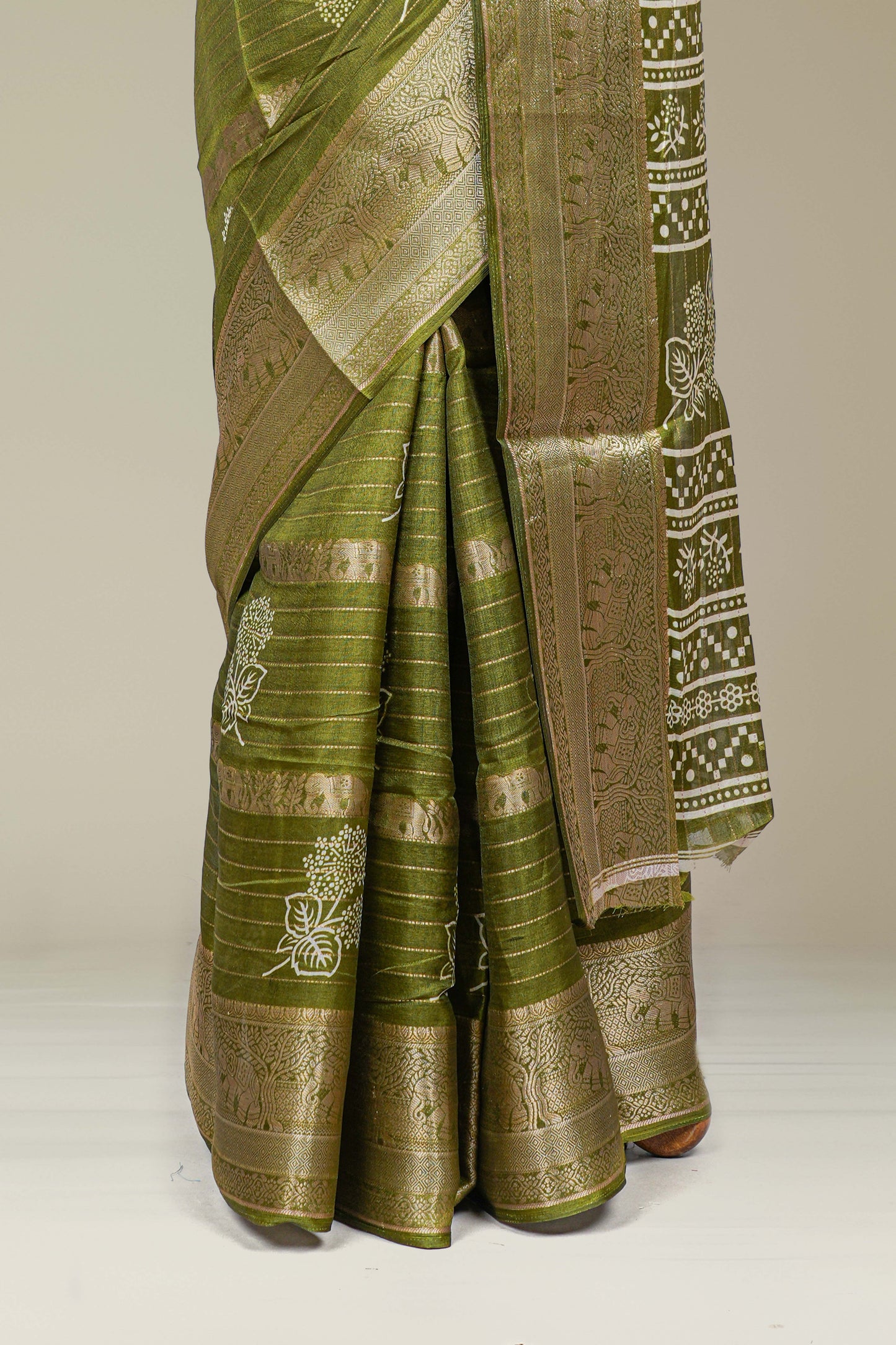 Vine floral detailing