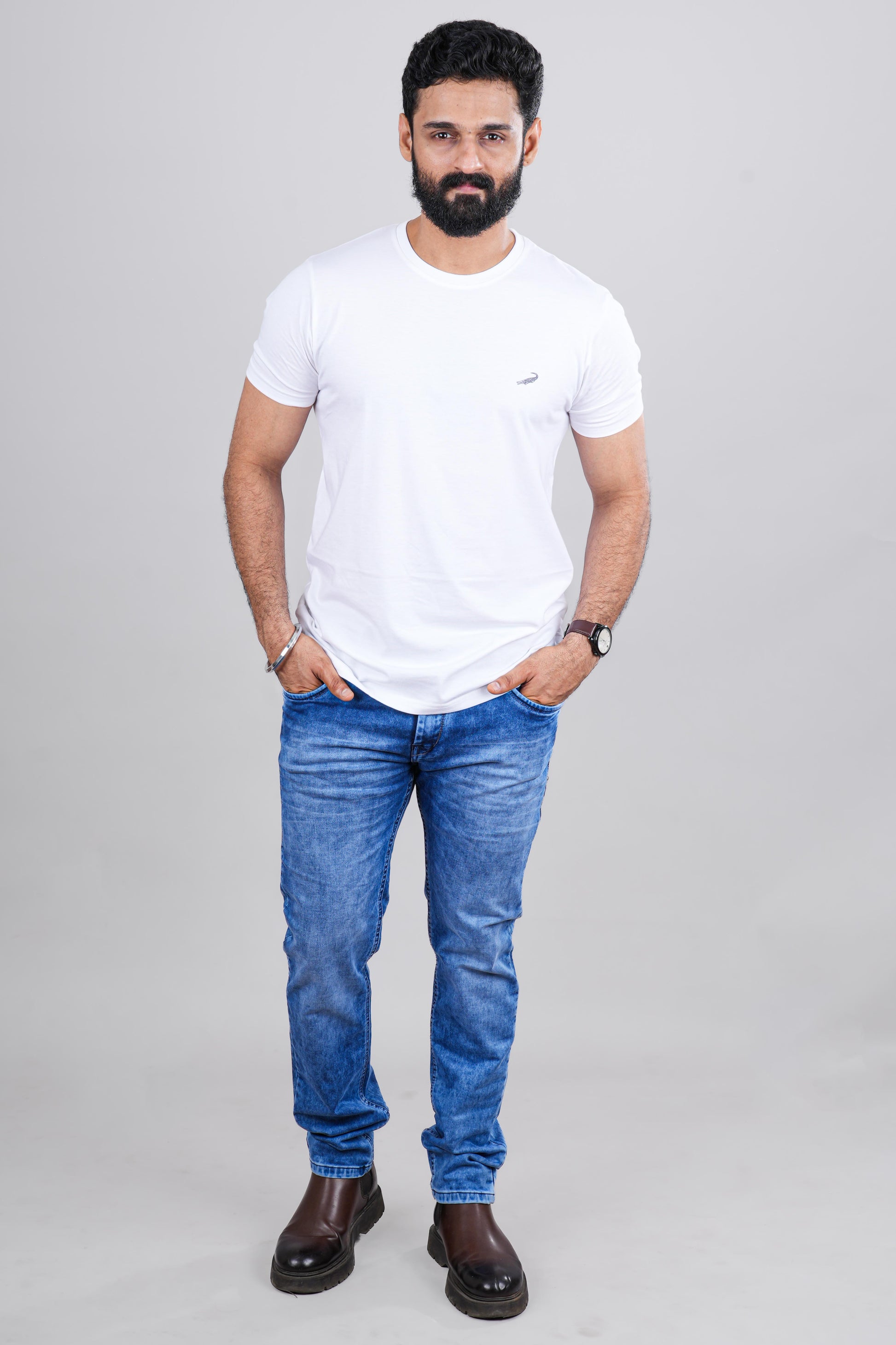 White round neck tshirt