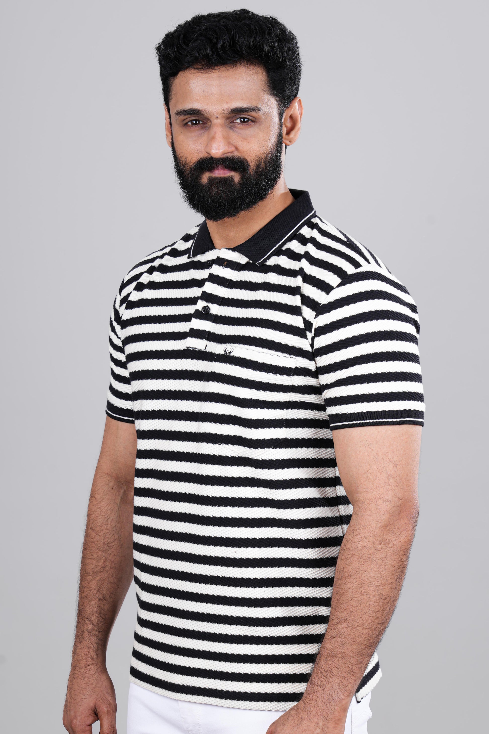 White stripe pattern tshirt